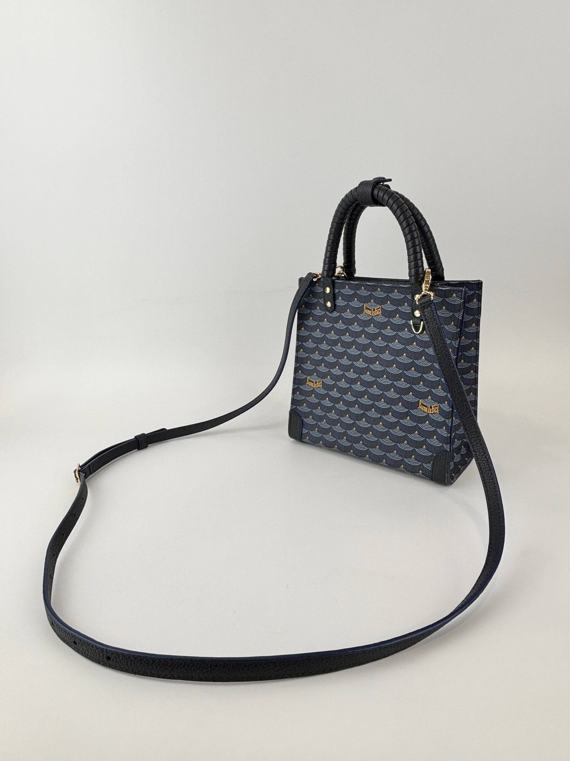 Take It Easy 29 Tote Bag in Blue