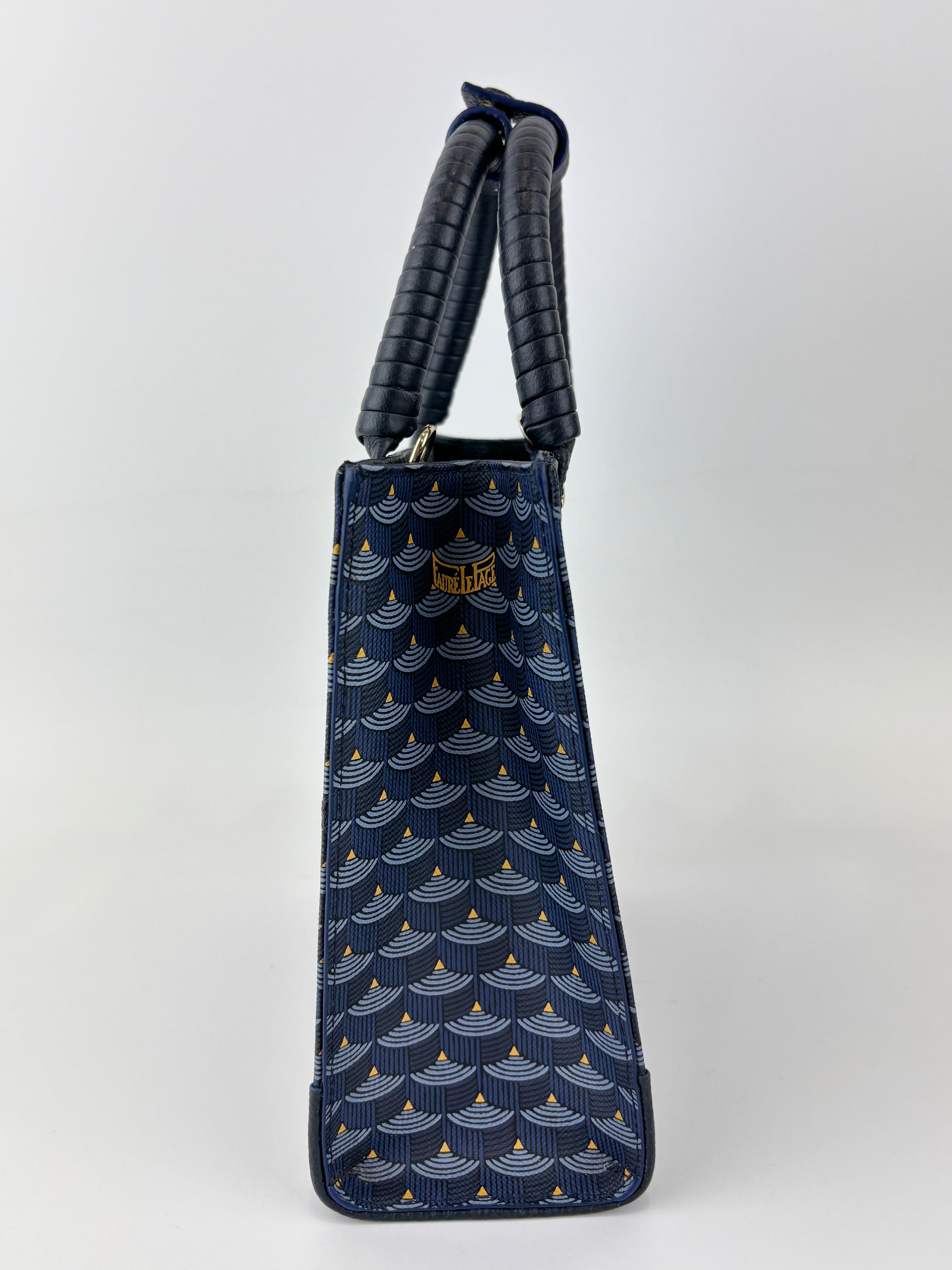 Take It Easy 29 Tote Bag in Blue