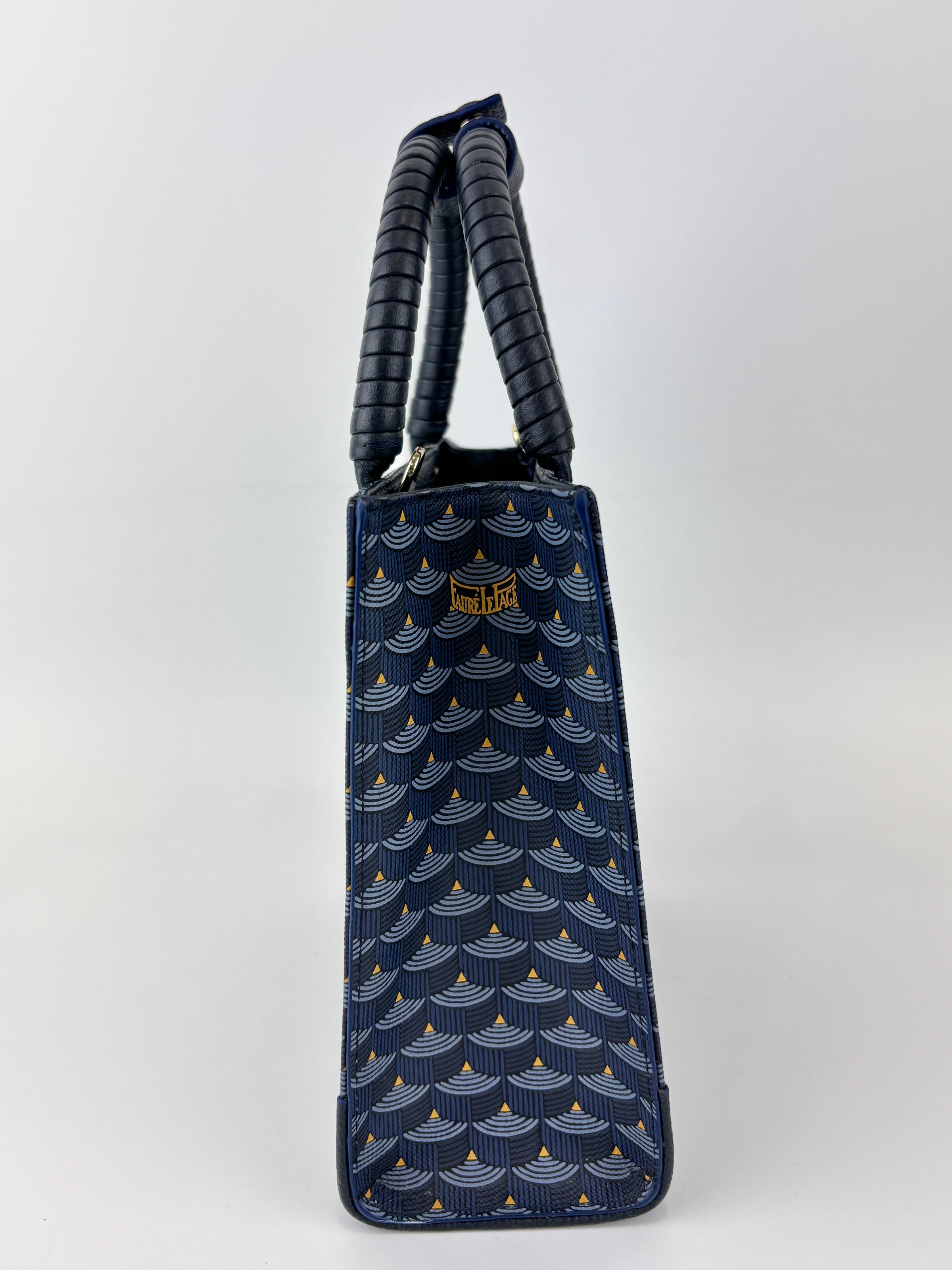Take It Easy 29 Tote Bag in Blue