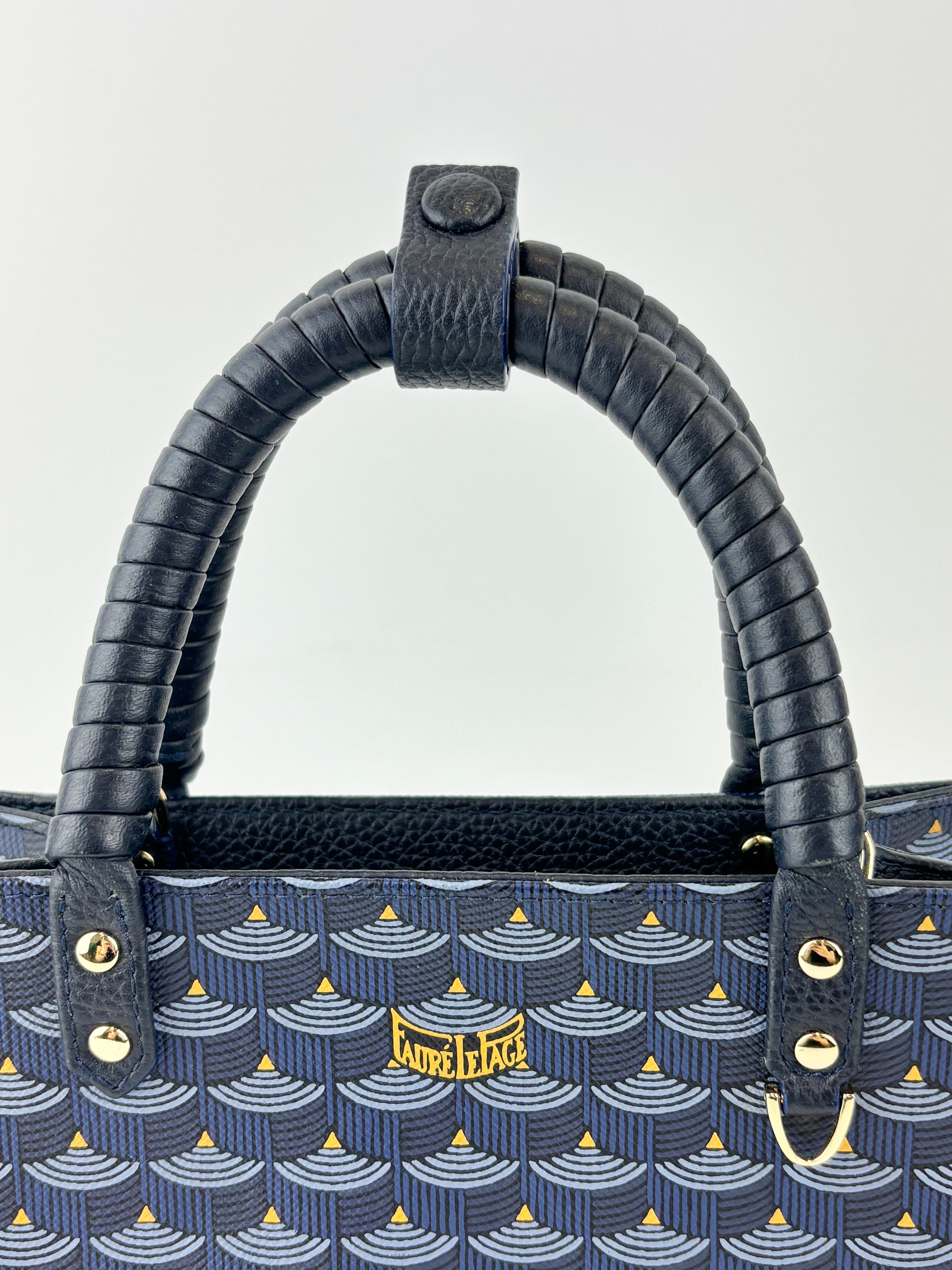 Take It Easy 29 Tote Bag in Blue