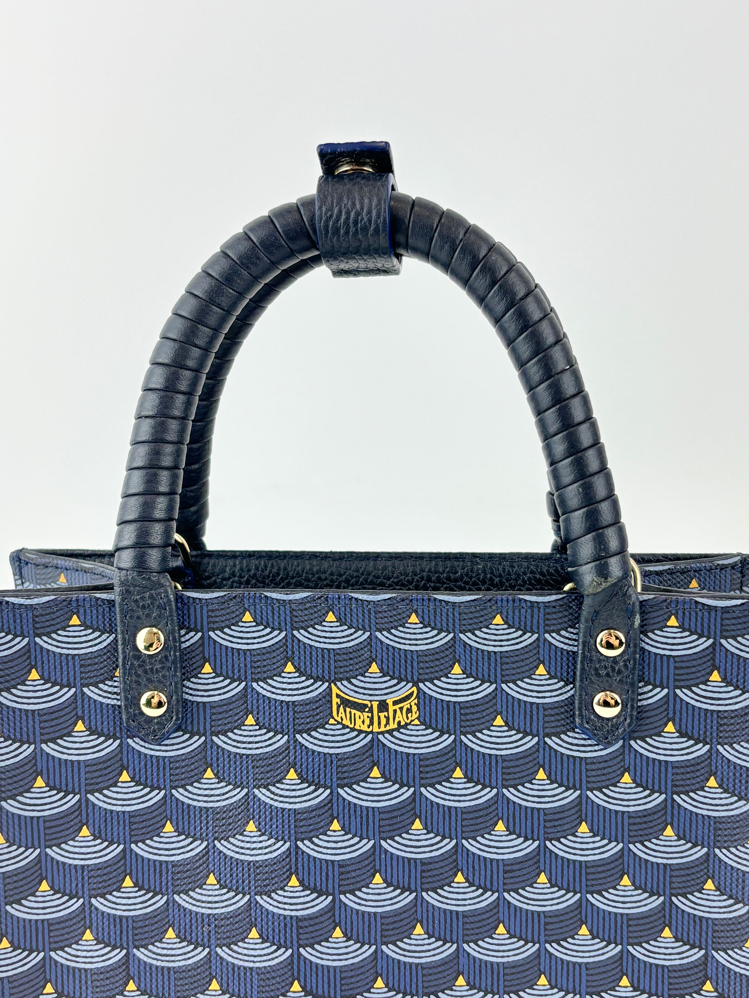 Take It Easy 29 Tote Bag in Blue