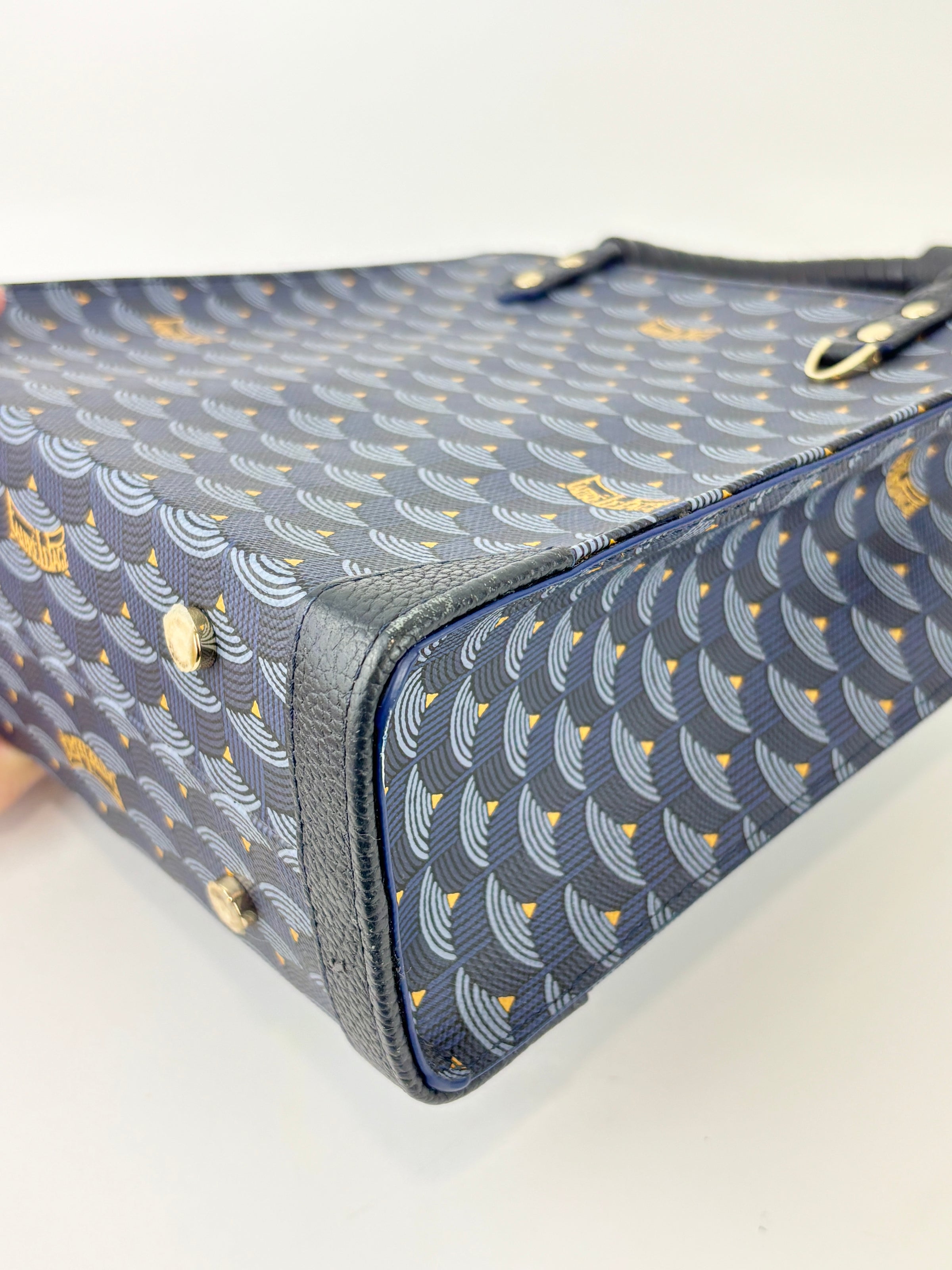 Take It Easy 29 Tote Bag in Blue