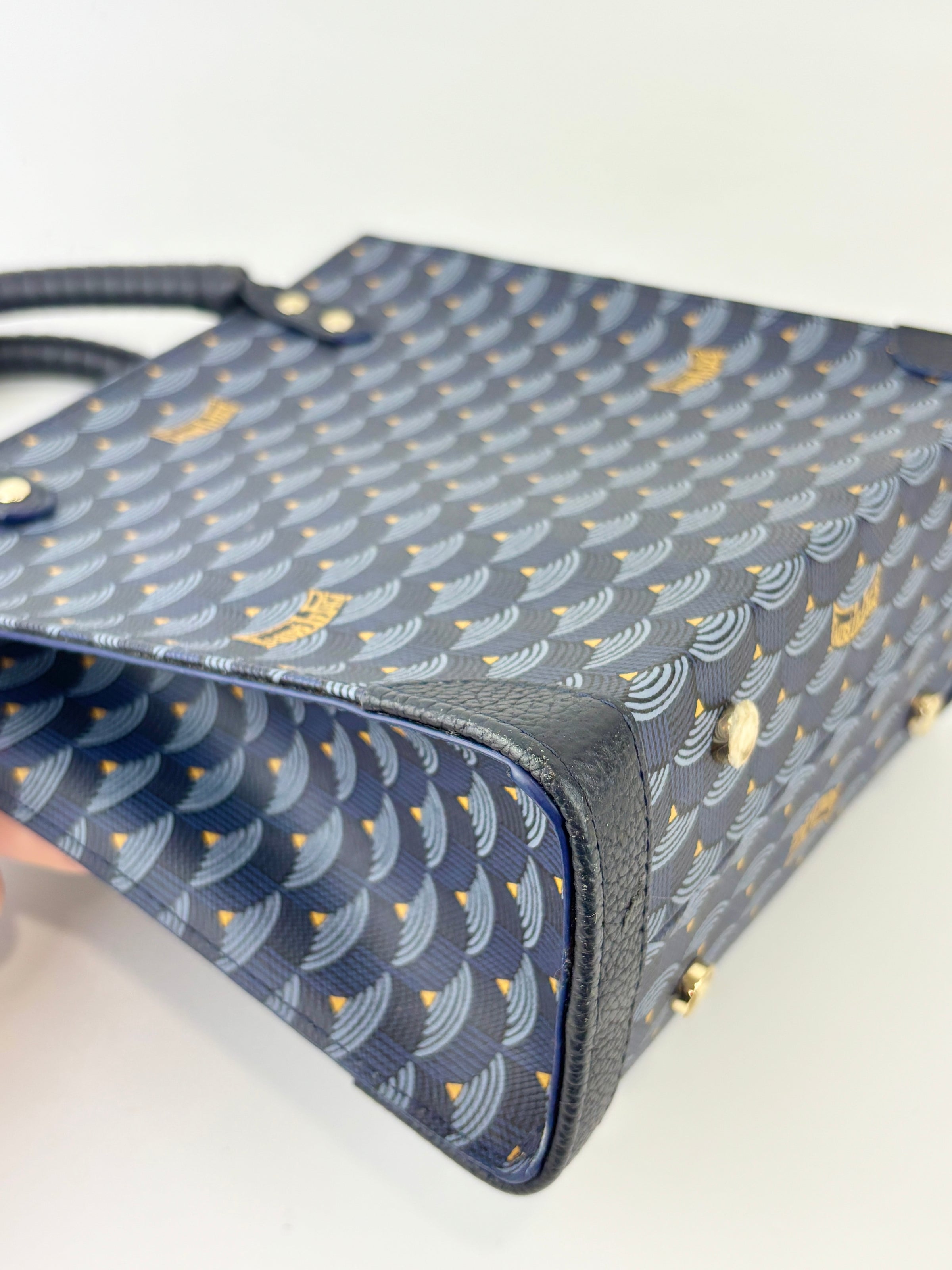 Take It Easy 29 Tote Bag in Blue