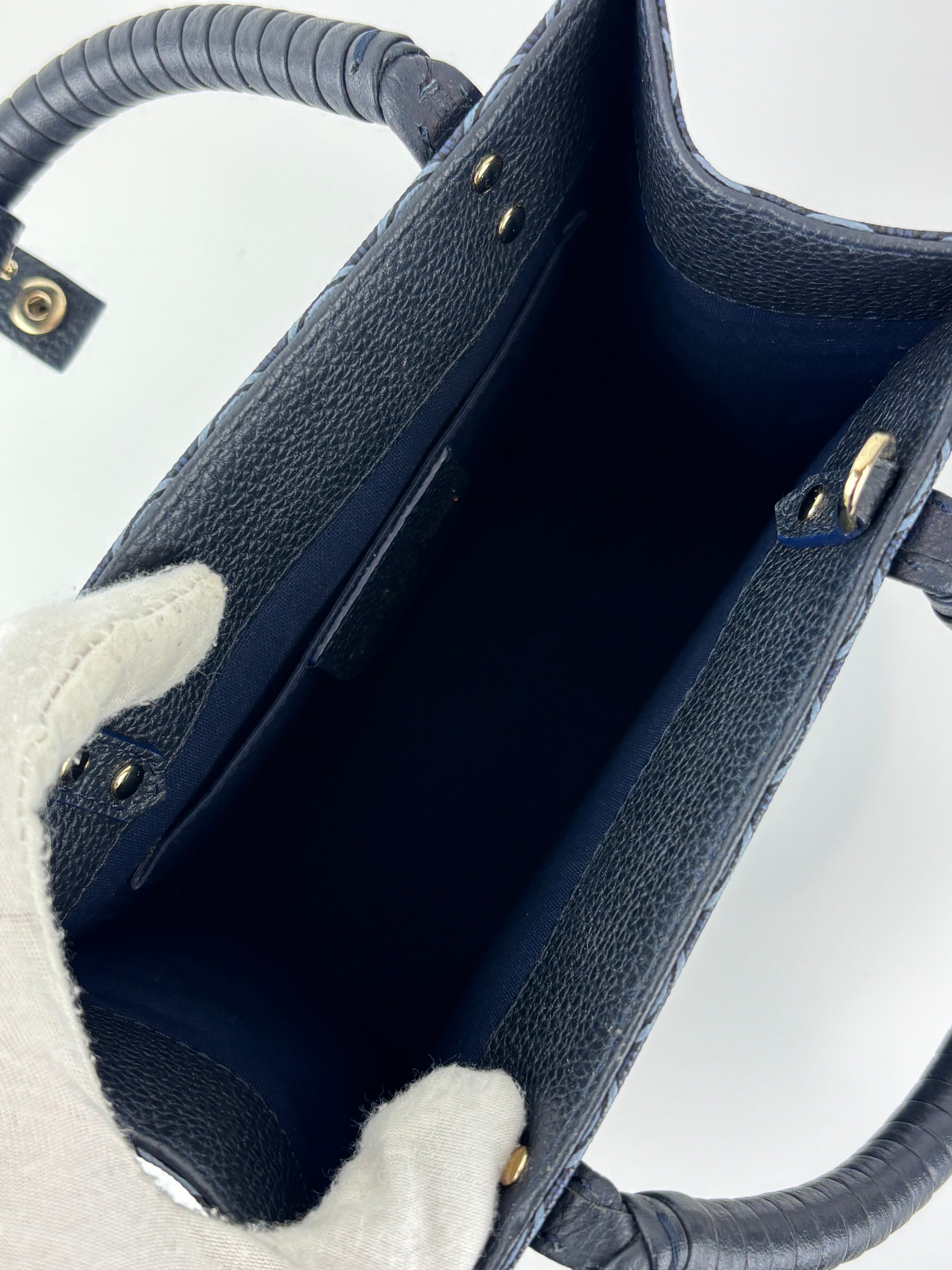 Take It Easy 29 Tote Bag in Blue