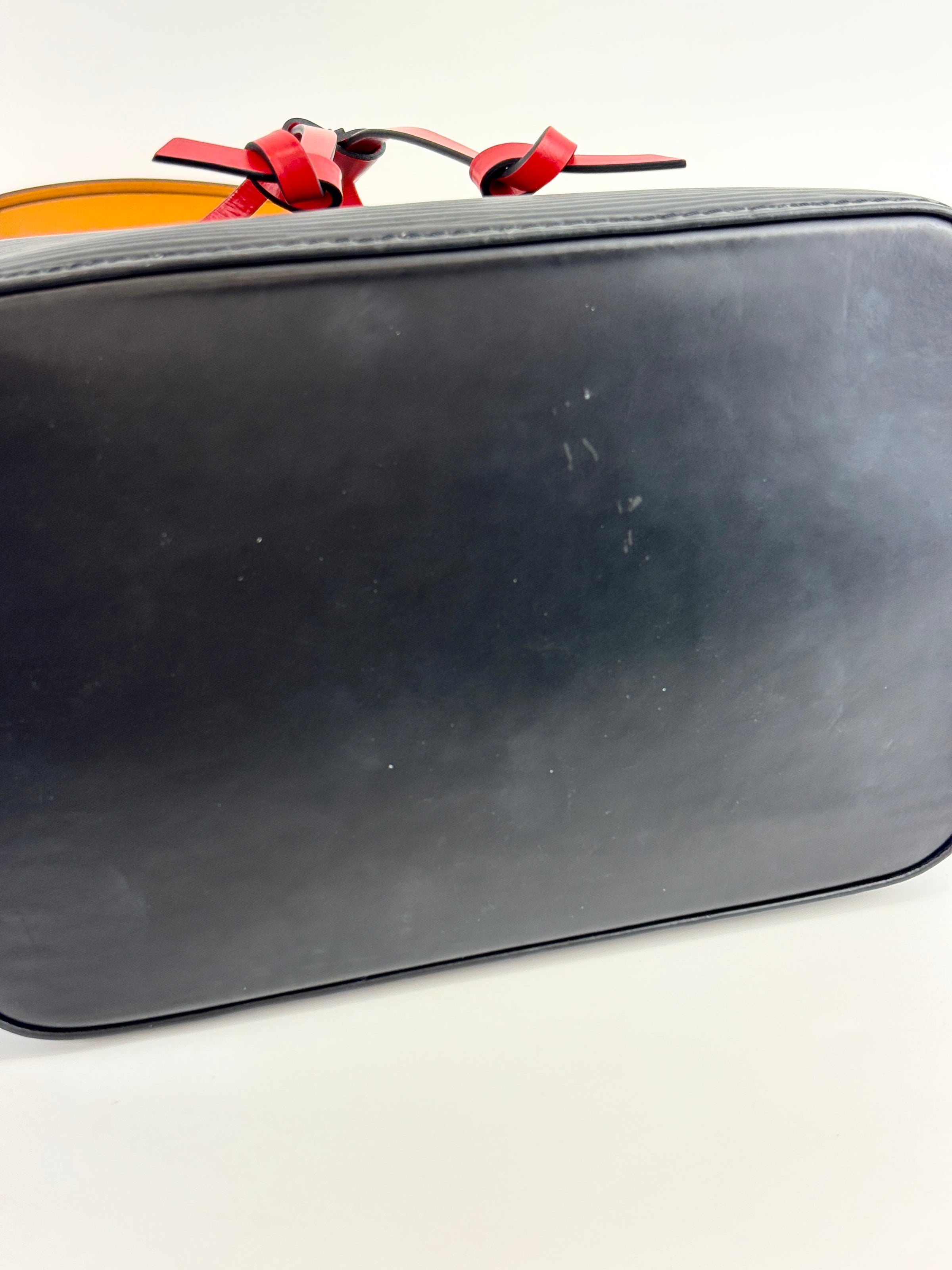 M52853 NeoNoe BB Bucket Bag Epi Noir Saffron (RFID)