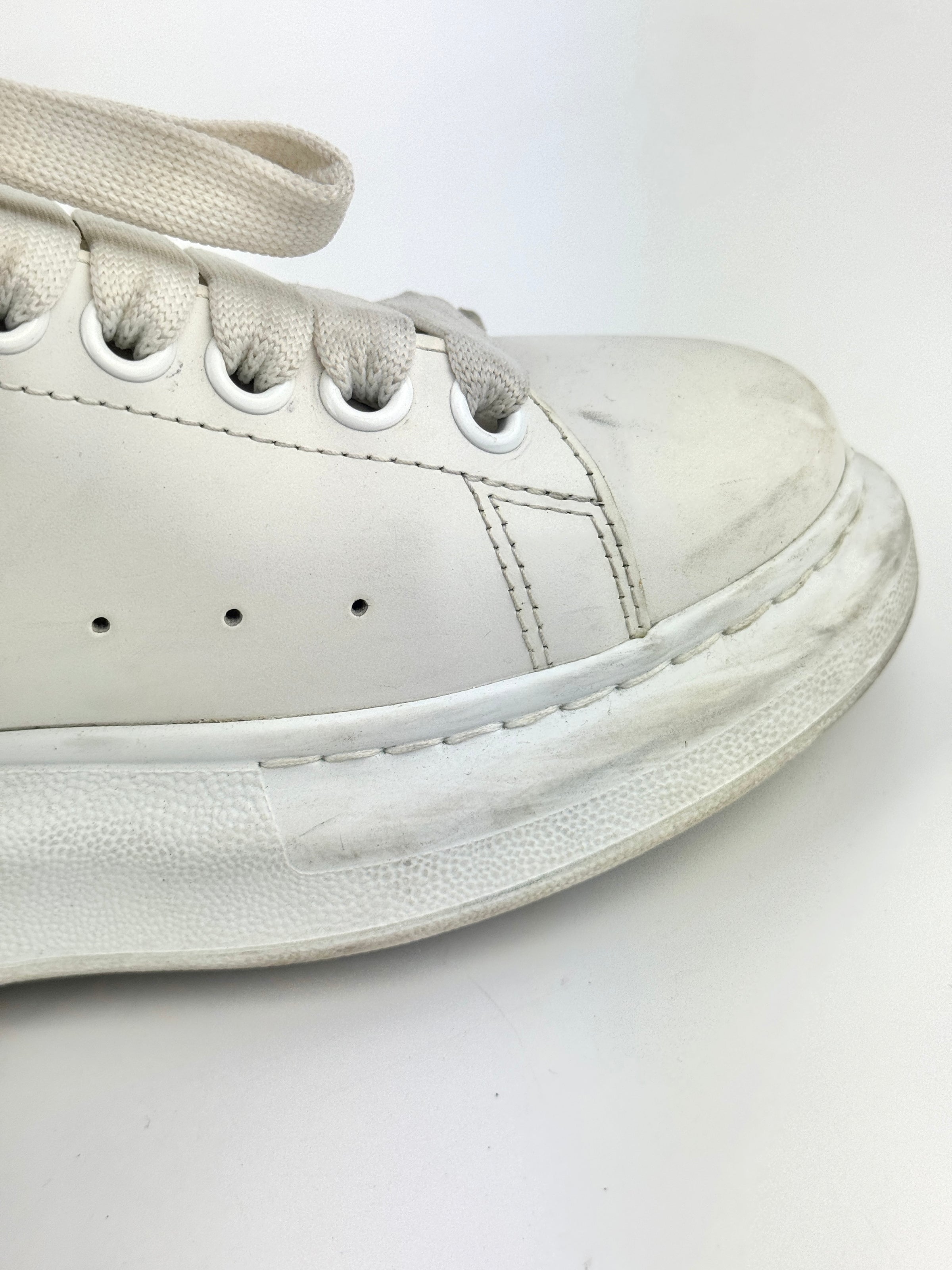 Oversized Sneakers in White Calfskin / Black Suede Size 37.5