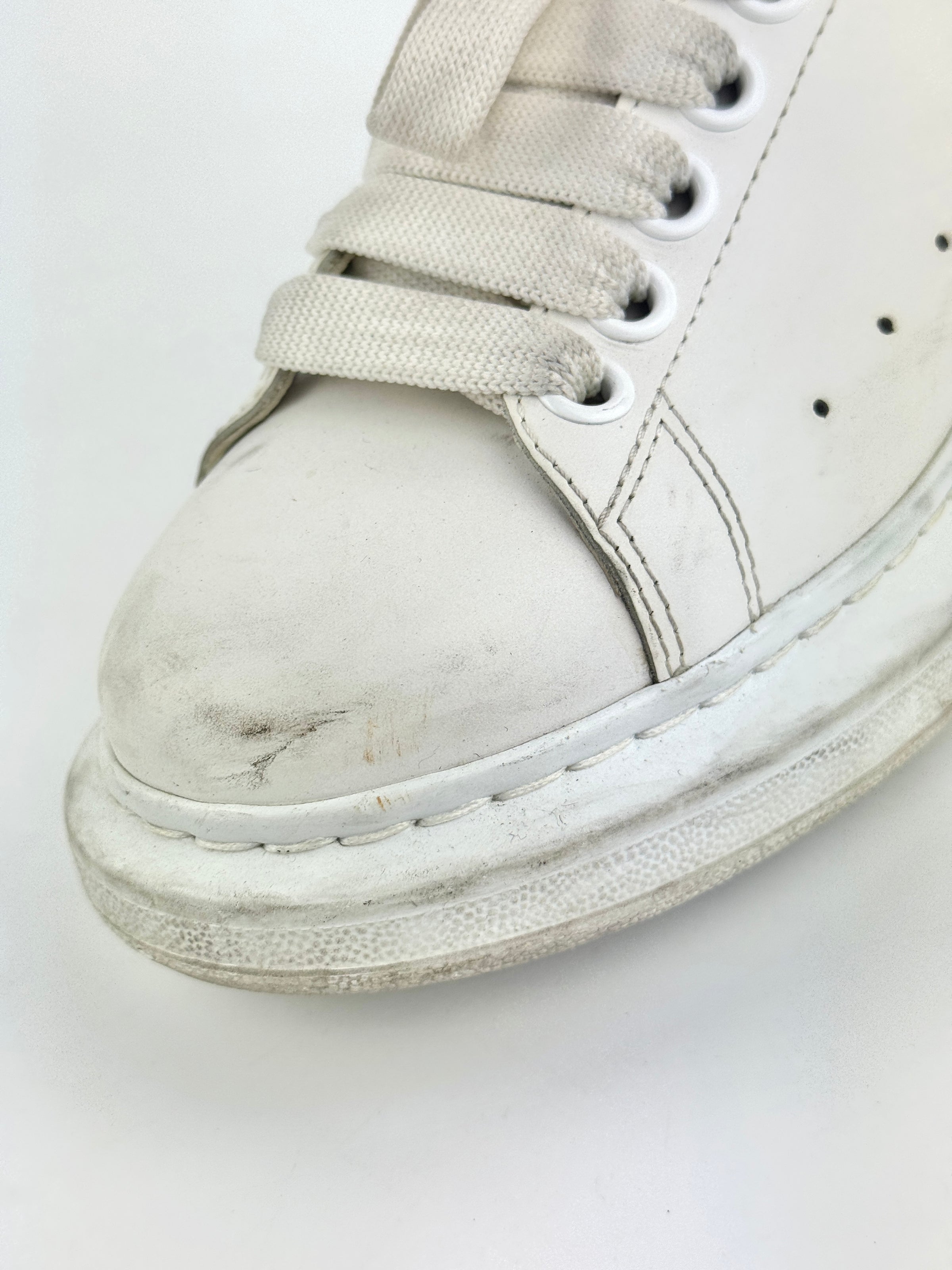 Oversized Sneakers in White Calfskin / Black Suede Size 37.5