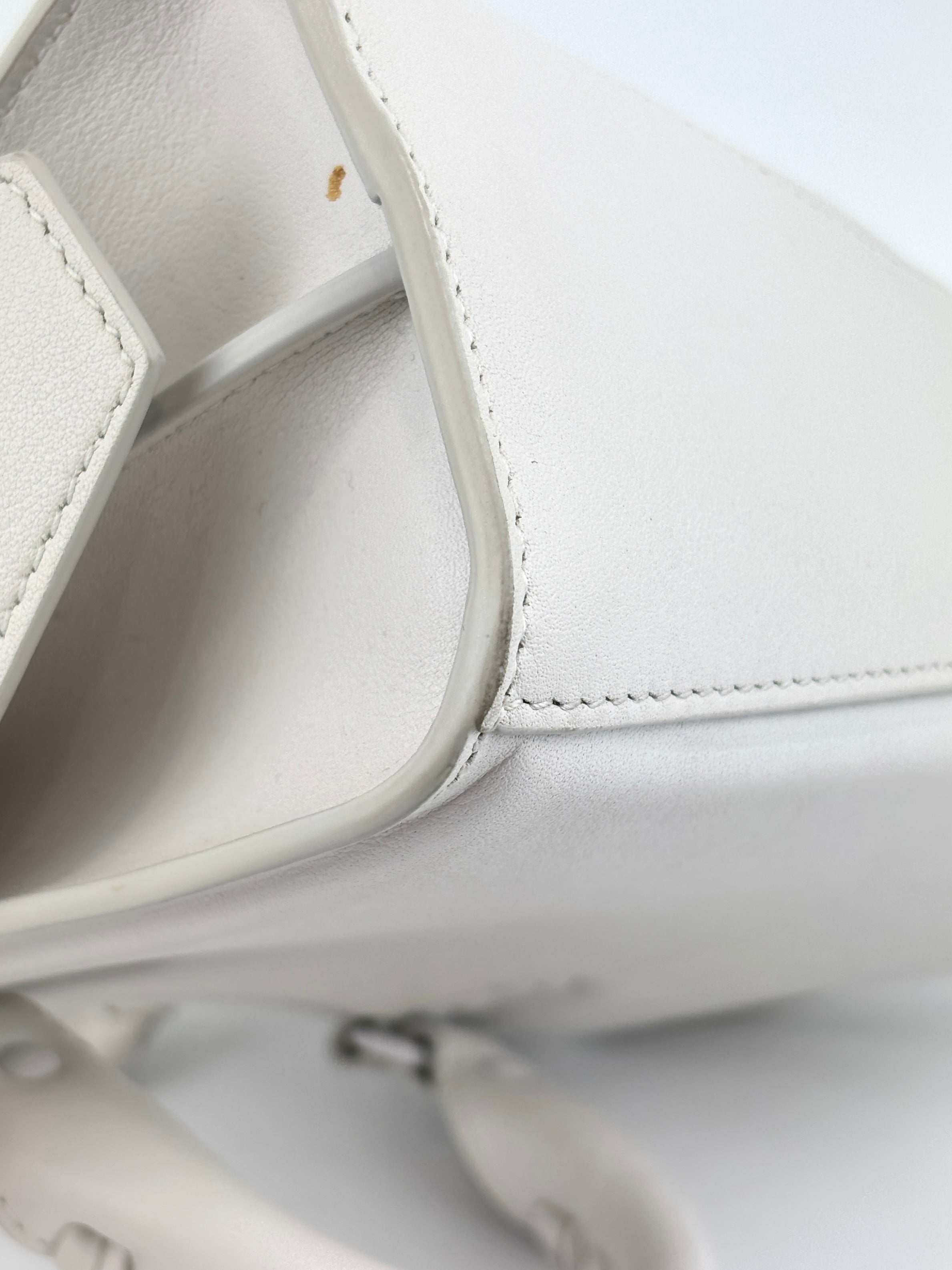 Neo Classic City Mini in White - Glampot