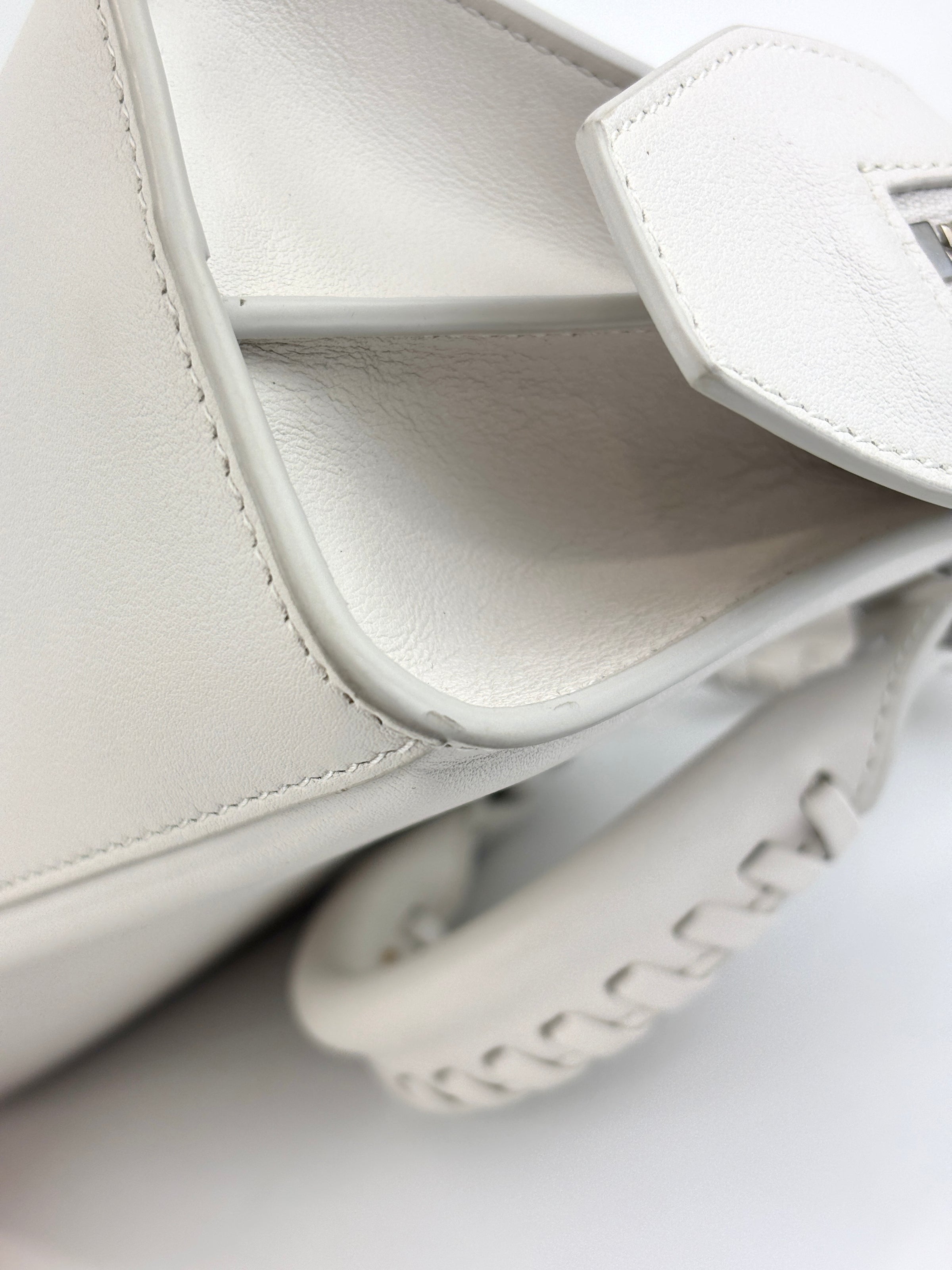 Neo Classic City Mini in White - Glampot