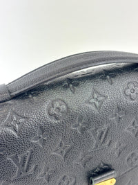 Pochette Metis in Noir Monogram Empreinte Leather