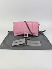 Hourglass Wallet On Chain in Shiny Calfskin Candy Pink