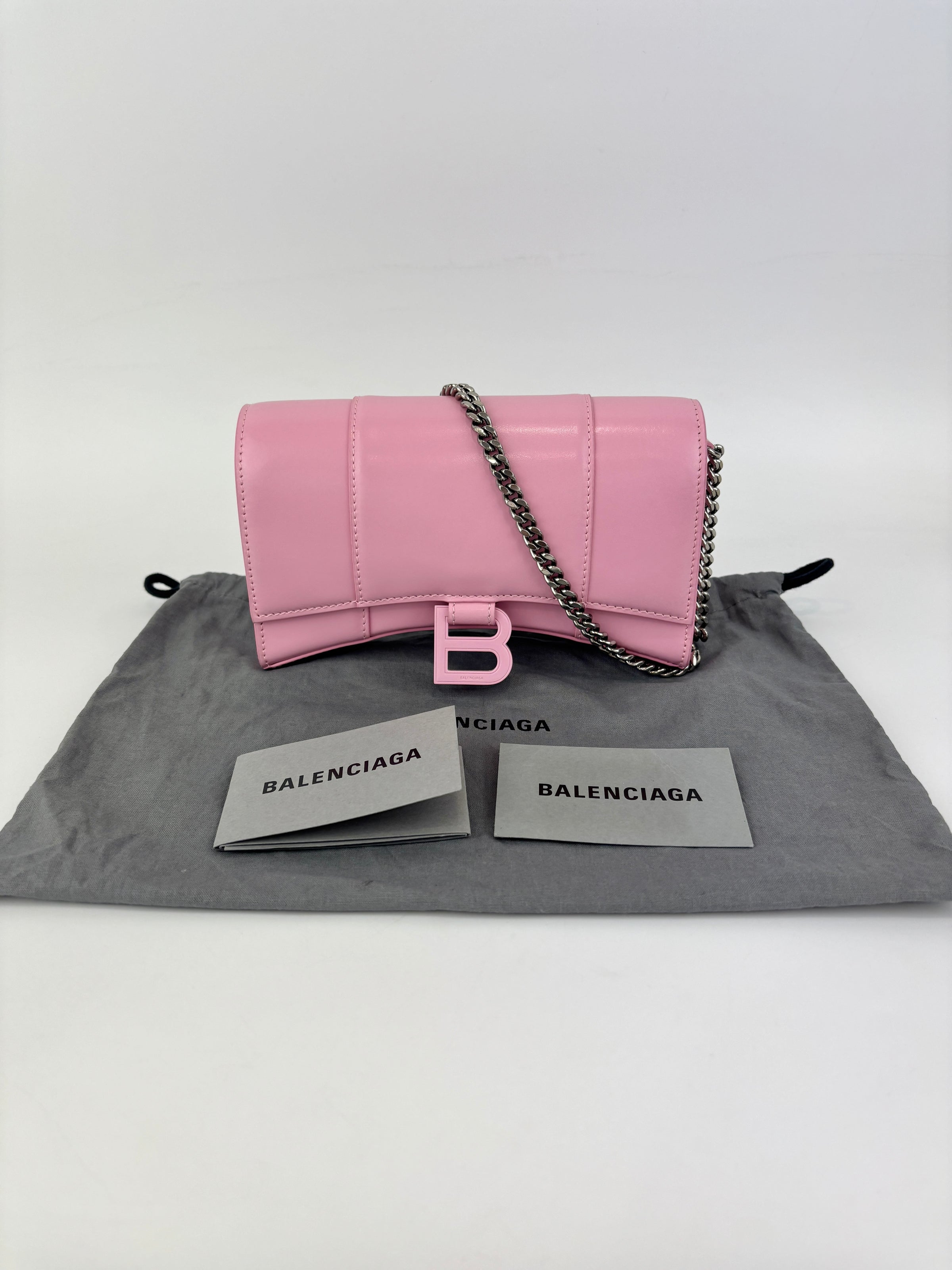 Hourglass Wallet On Chain in Shiny Calfskin Candy Pink