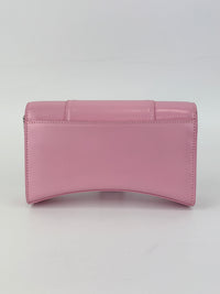 Hourglass Wallet On Chain in Shiny Calfskin Candy Pink
