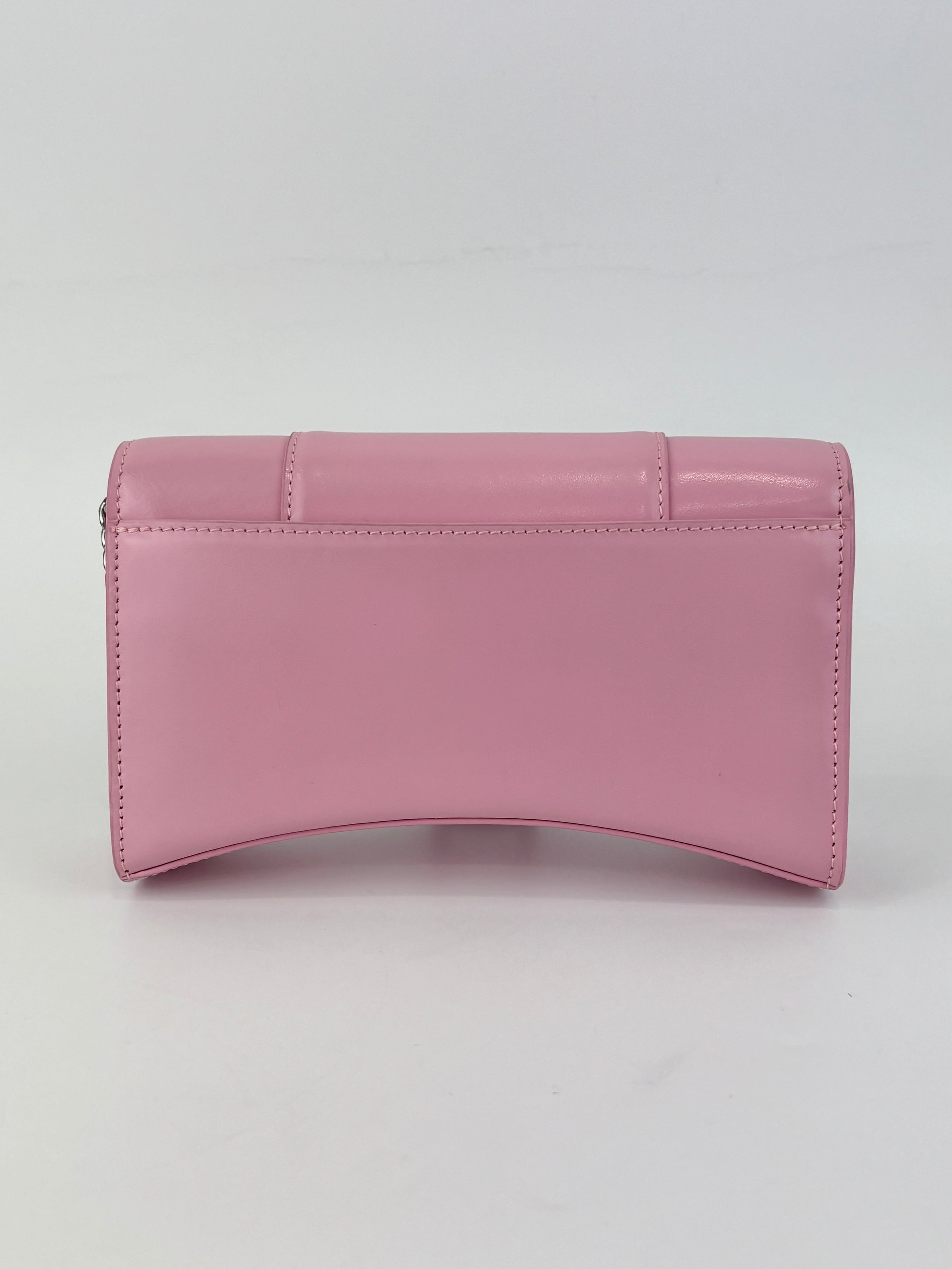 Hourglass Wallet On Chain in Shiny Calfskin Candy Pink