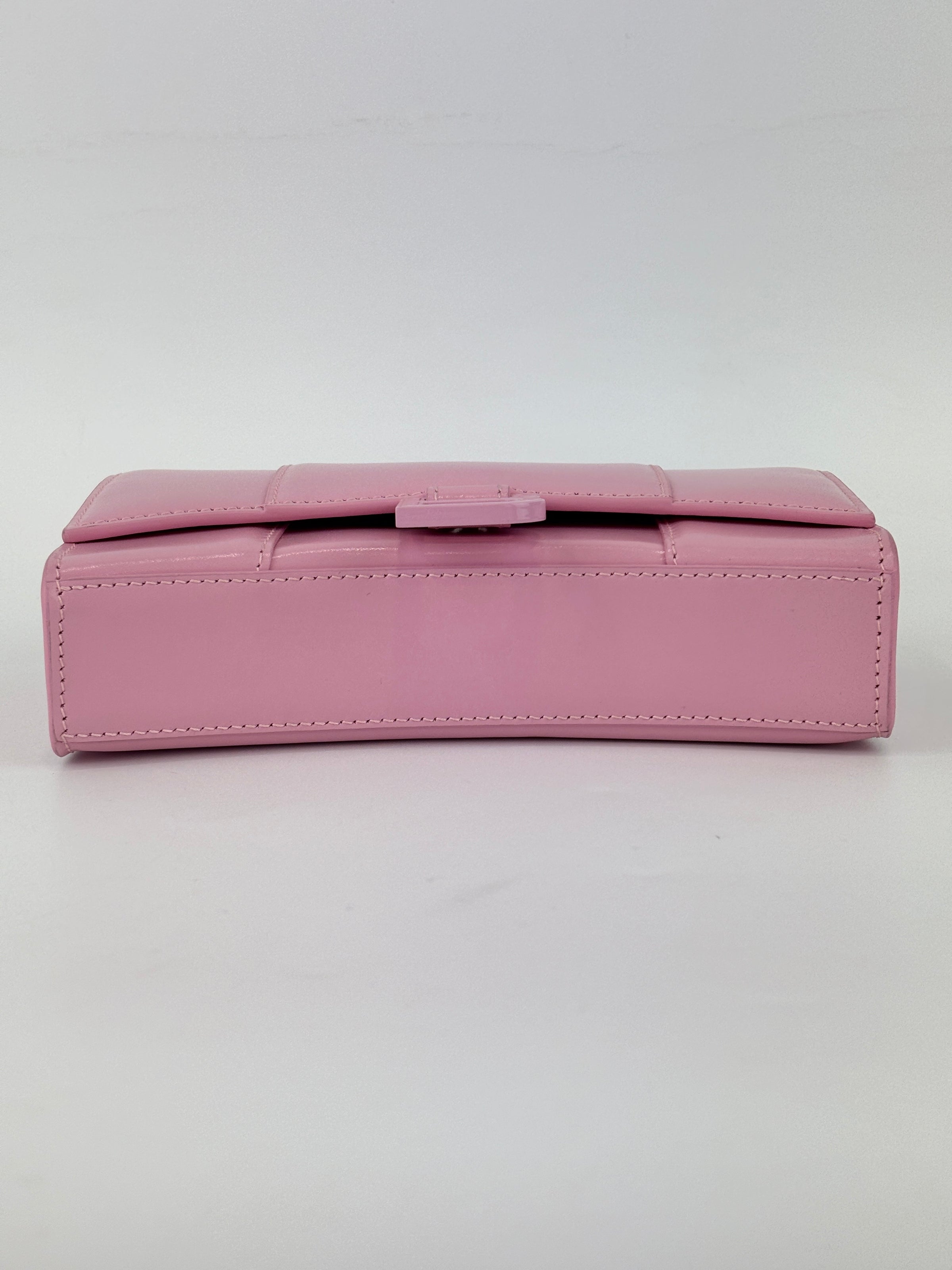 Hourglass Wallet On Chain in Shiny Calfskin Candy Pink