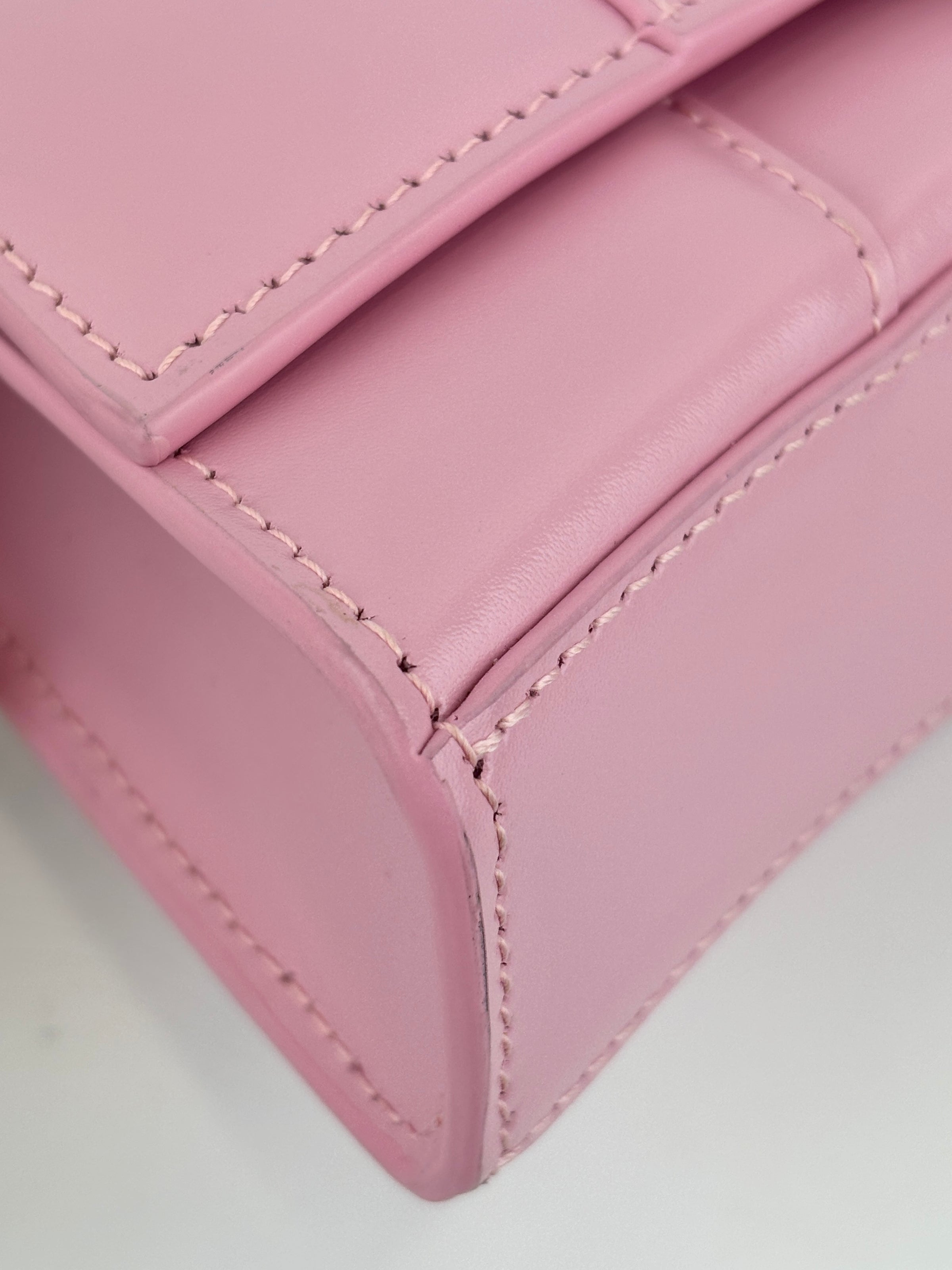 Hourglass Wallet On Chain in Shiny Calfskin Candy Pink