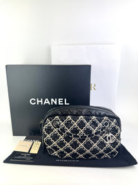 11P A50373 Black Crinkled Patent Camera Bag with Giant Stitch Details SHW - Glampot