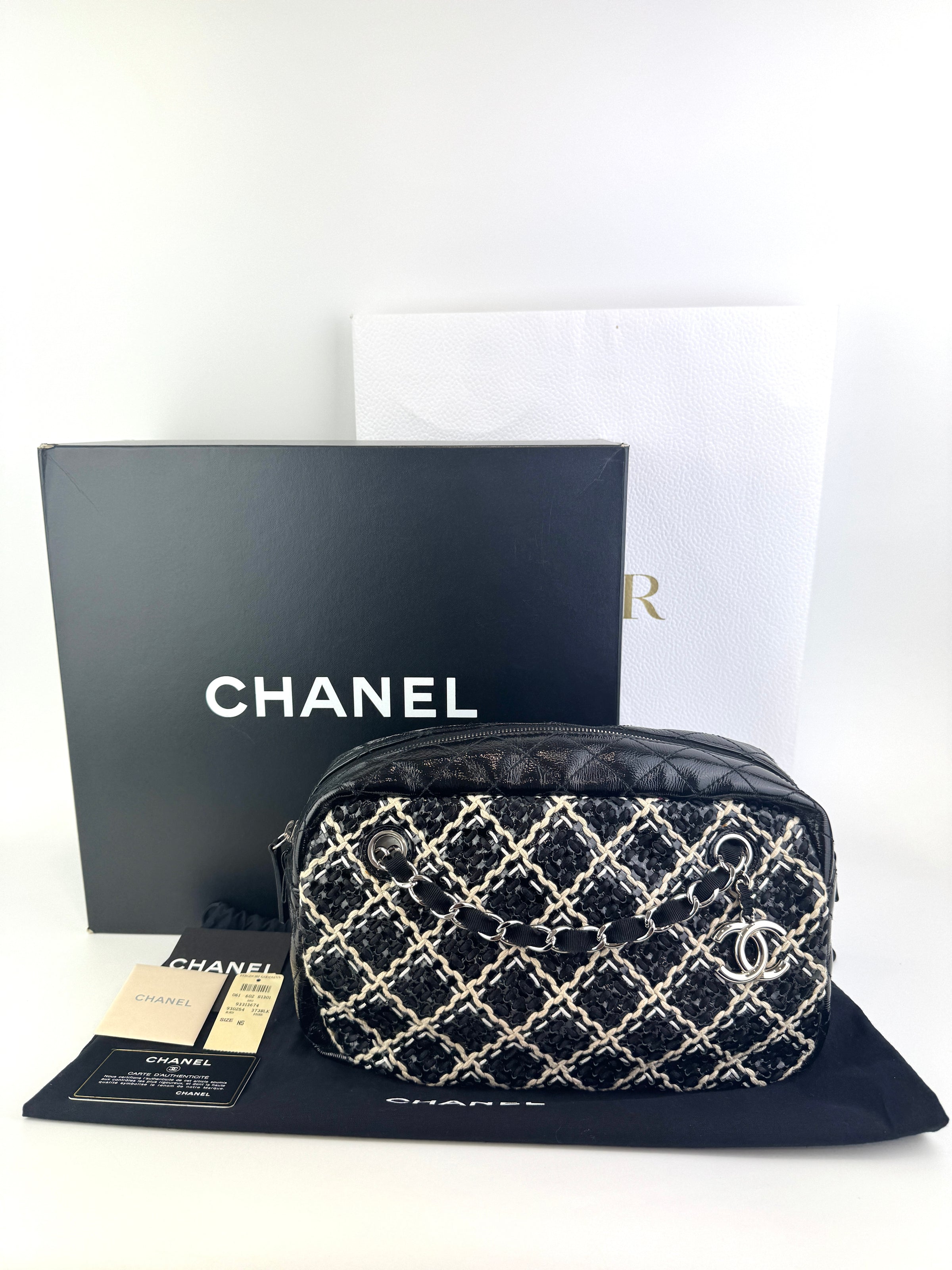11P A50373 Black Crinkled Patent Camera Bag with Giant Stitch Details SHW - Glampot