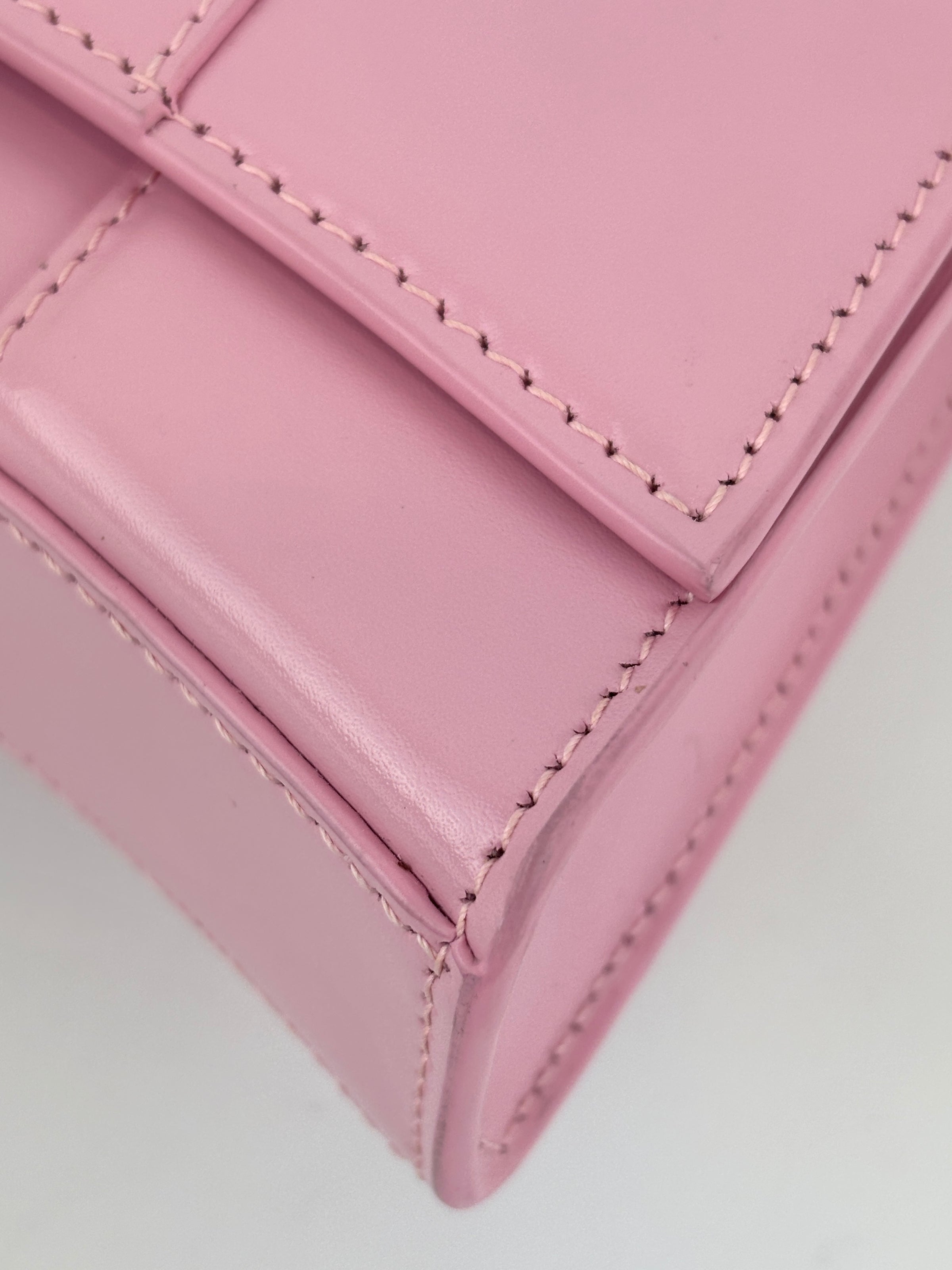 Hourglass Wallet On Chain in Shiny Calfskin Candy Pink
