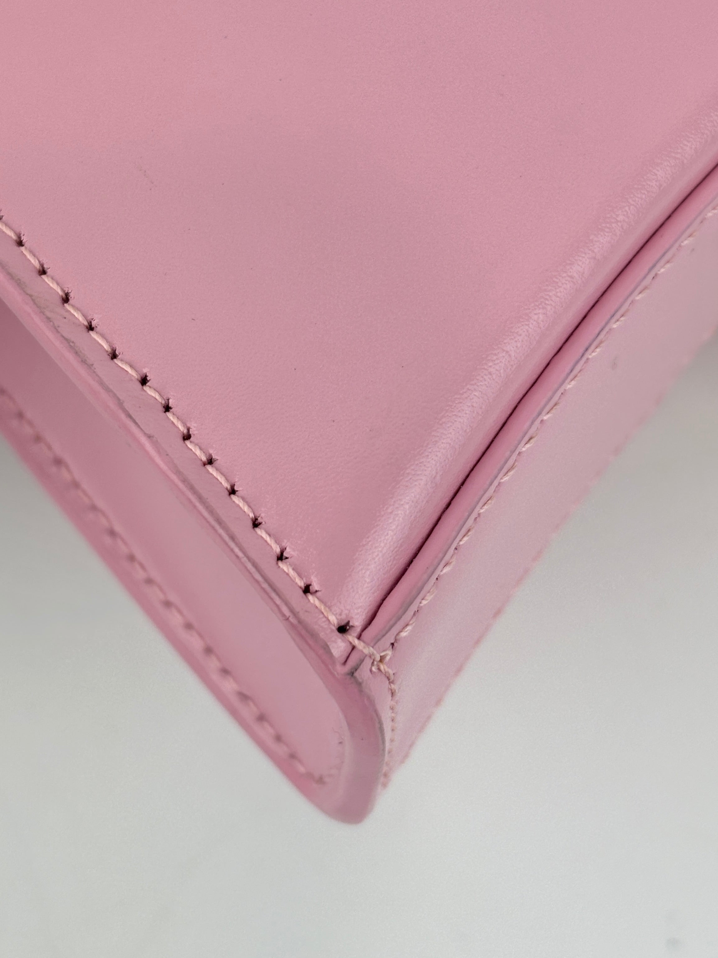 Hourglass Wallet On Chain in Shiny Calfskin Candy Pink