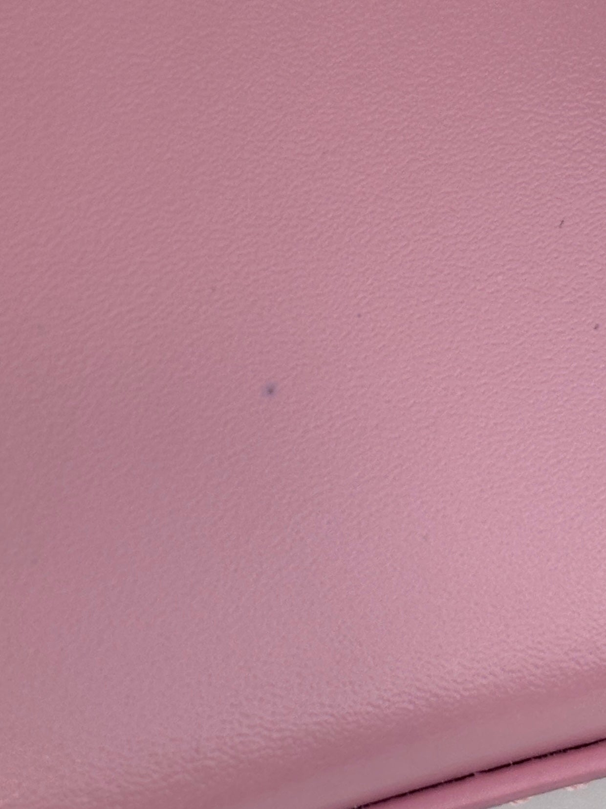 Hourglass Wallet On Chain in Shiny Calfskin Candy Pink
