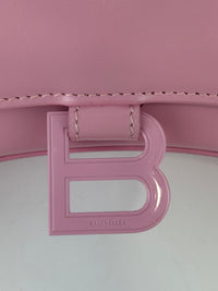 Hourglass Wallet On Chain in Shiny Calfskin Candy Pink