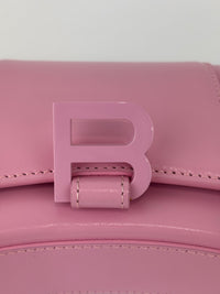 Hourglass Wallet On Chain in Shiny Calfskin Candy Pink