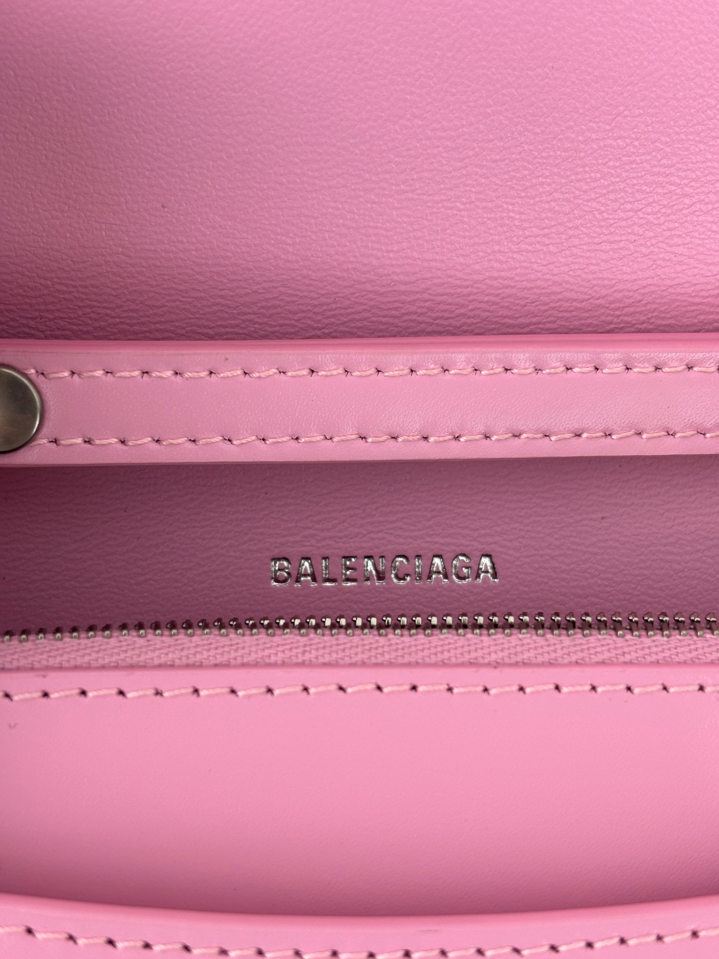 Hourglass Wallet On Chain in Shiny Calfskin Candy Pink