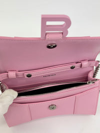 Hourglass Wallet On Chain in Shiny Calfskin Candy Pink