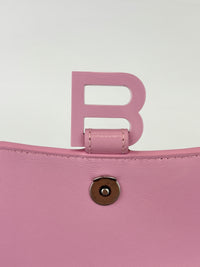 Hourglass Wallet On Chain in Shiny Calfskin Candy Pink