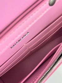 Hourglass Wallet On Chain in Shiny Calfskin Candy Pink