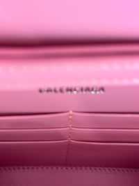 Hourglass Wallet On Chain in Shiny Calfskin Candy Pink