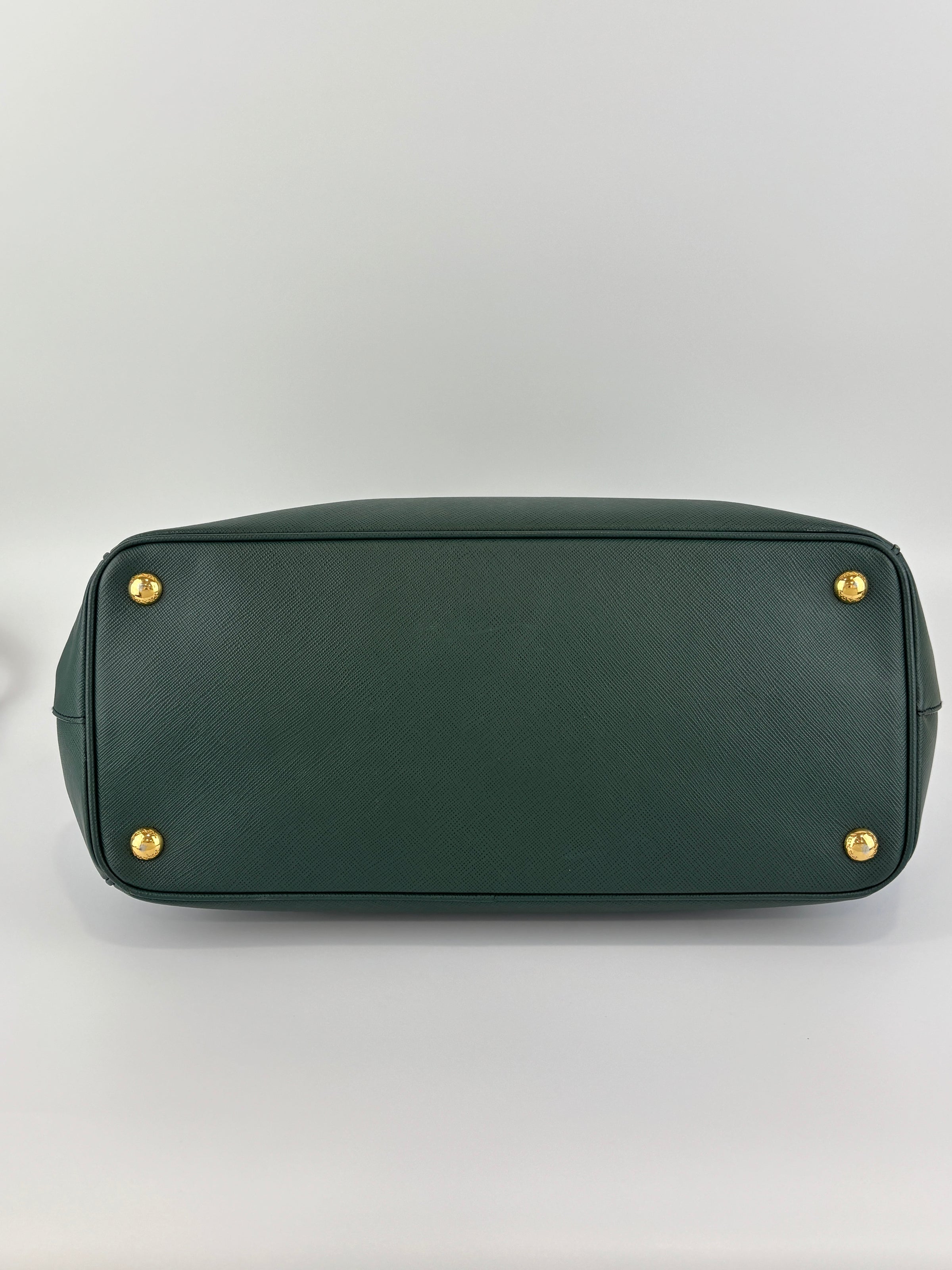 BN2274 Saffiano Medium Galleria Double Zip Tote Emerald Green GHW
