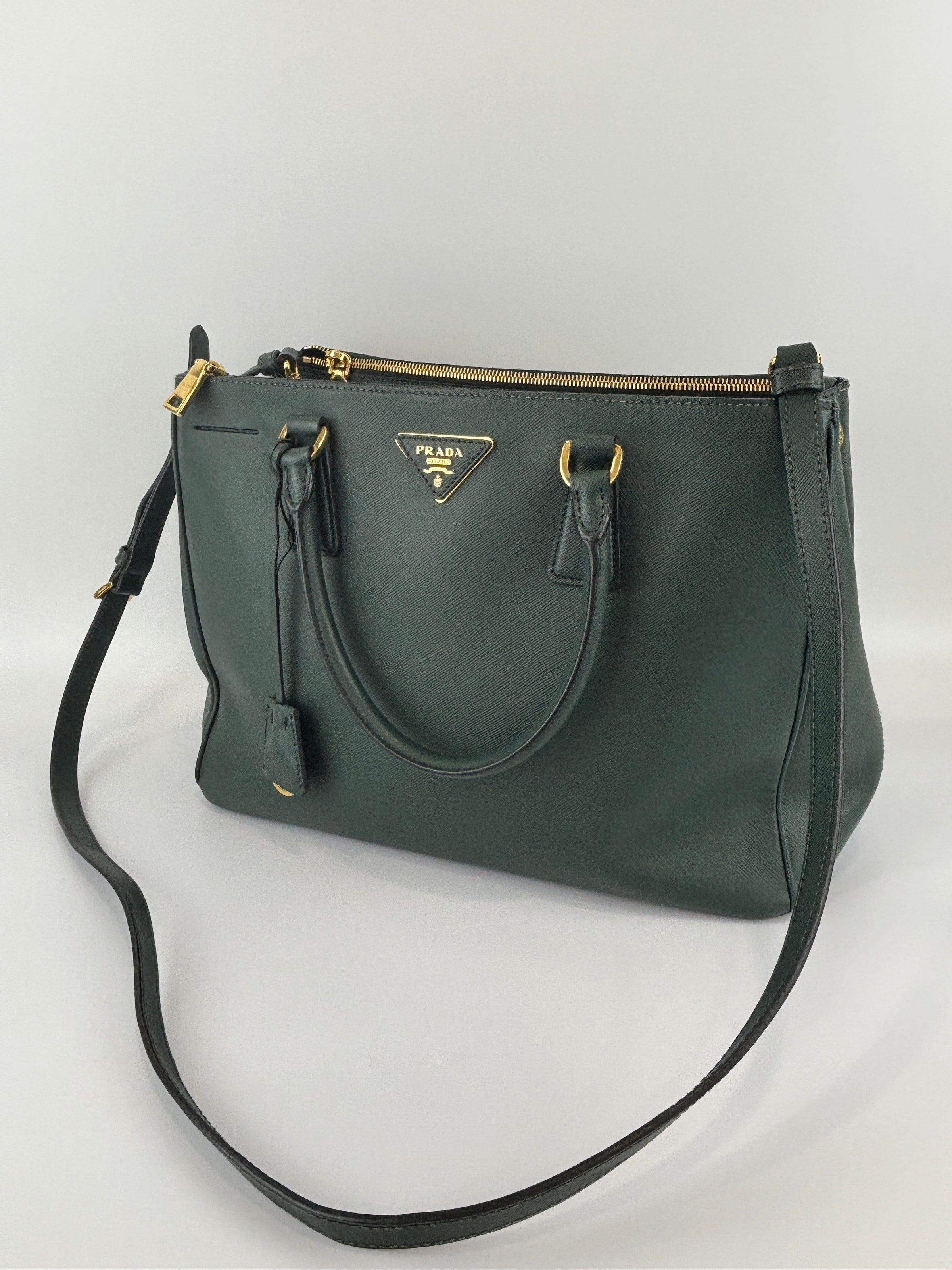 BN2274 Saffiano Medium Galleria Double Zip Tote Emerald Green GHW