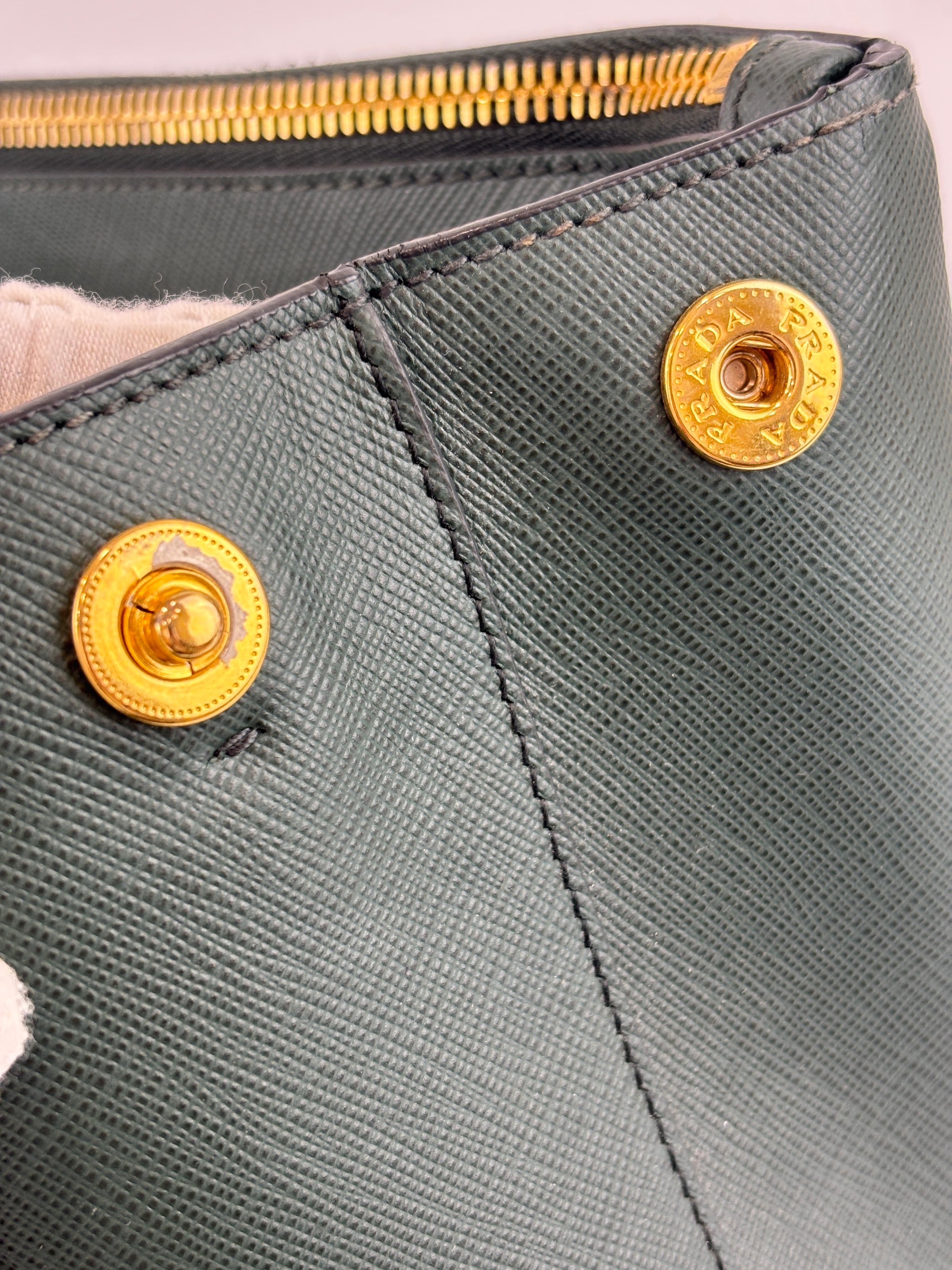 BN2274 Saffiano Medium Galleria Double Zip Tote Emerald Green GHW