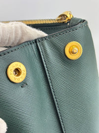 BN2274 Saffiano Medium Galleria Double Zip Tote Emerald Green GHW