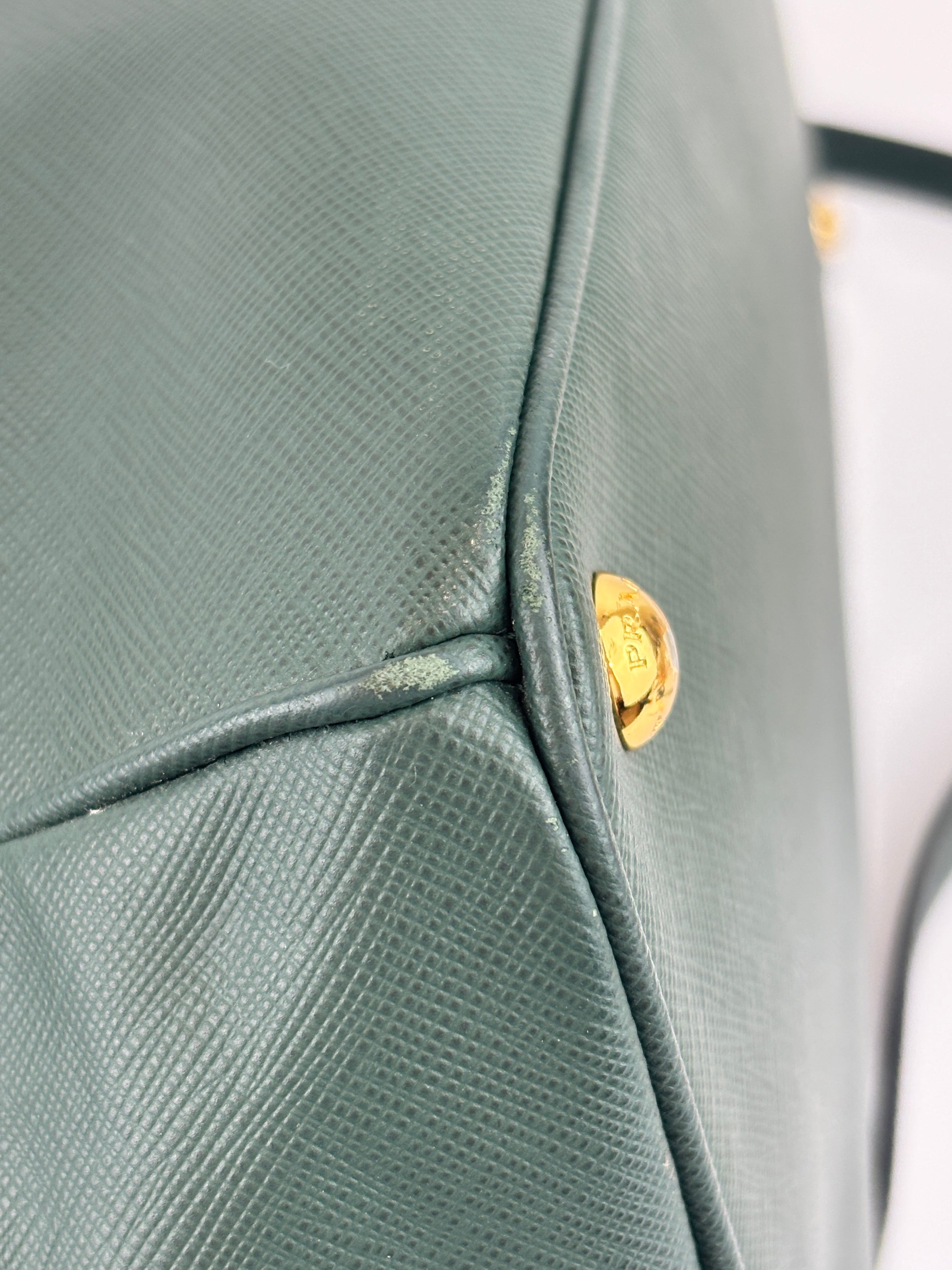 BN2274 Saffiano Medium Galleria Double Zip Tote Emerald Green GHW