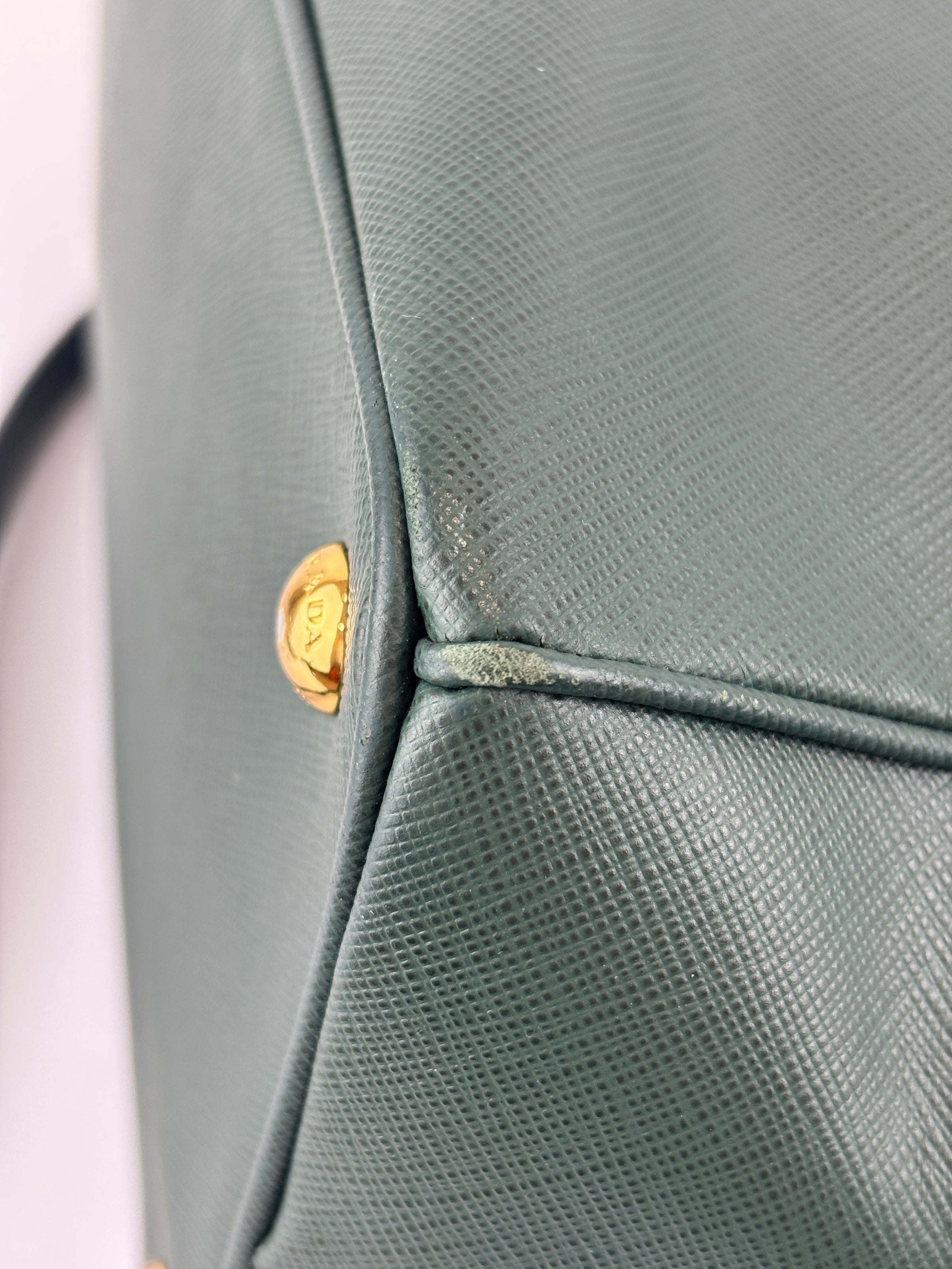 BN2274 Saffiano Medium Galleria Double Zip Tote Emerald Green GHW