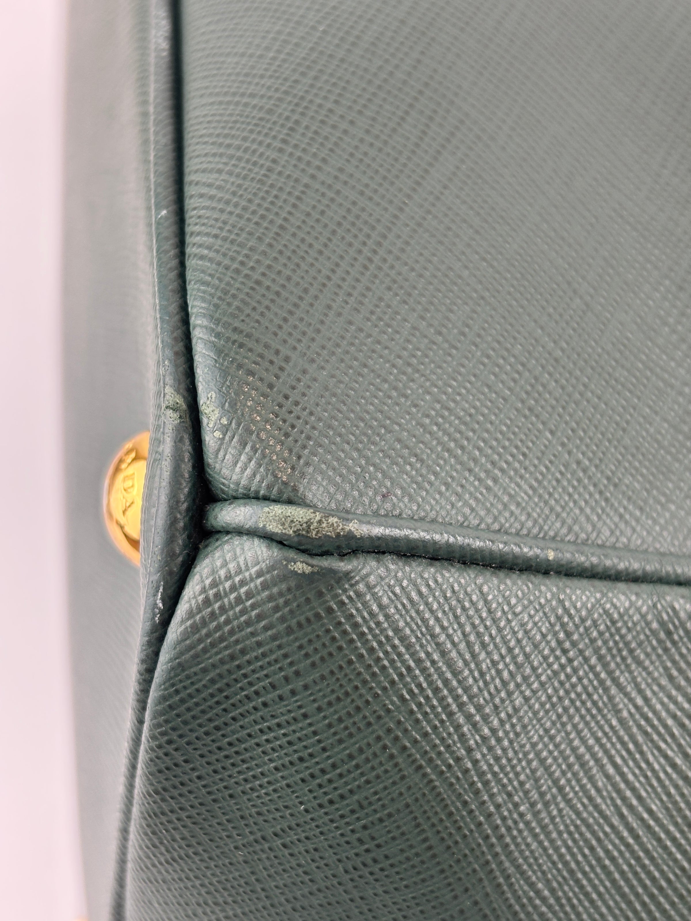 BN2274 Saffiano Medium Galleria Double Zip Tote Emerald Green GHW