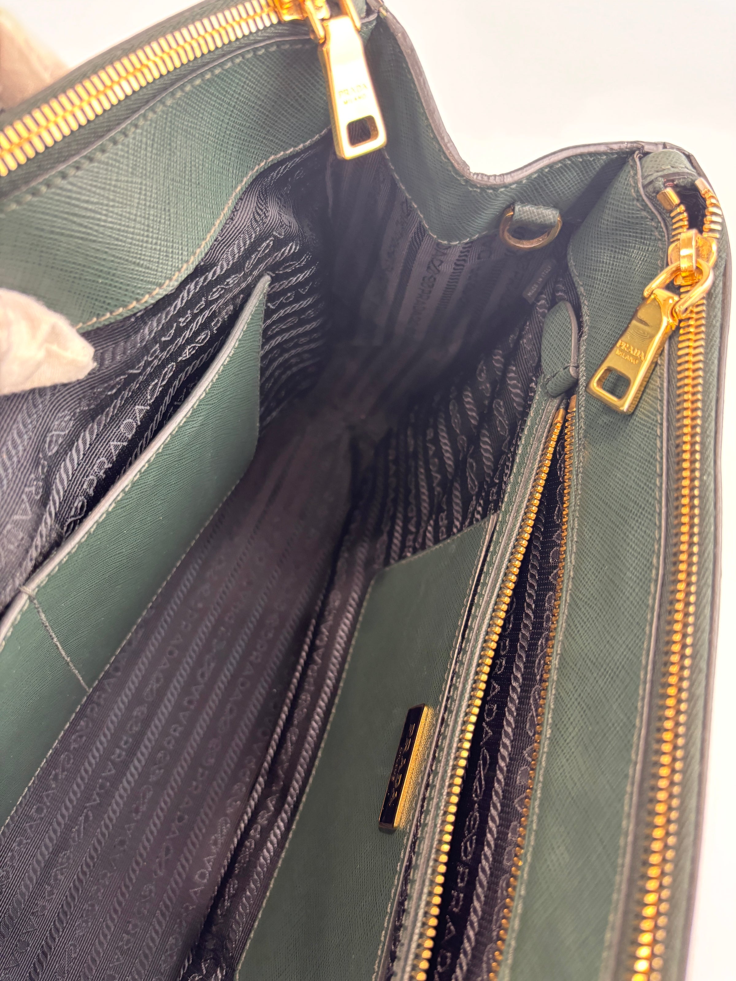 BN2274 Saffiano Medium Galleria Double Zip Tote Emerald Green GHW