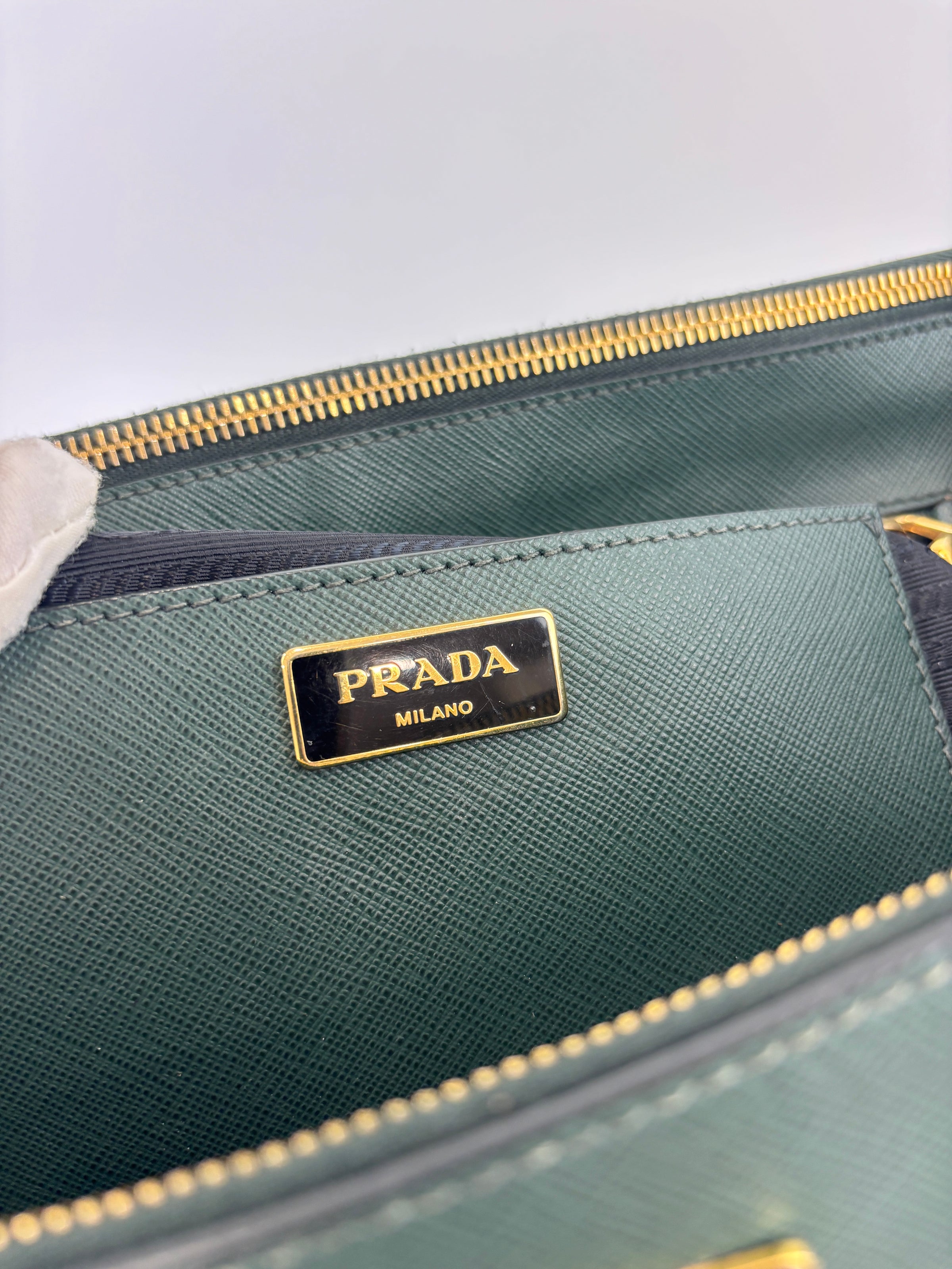 BN2274 Saffiano Medium Galleria Double Zip Tote Emerald Green GHW