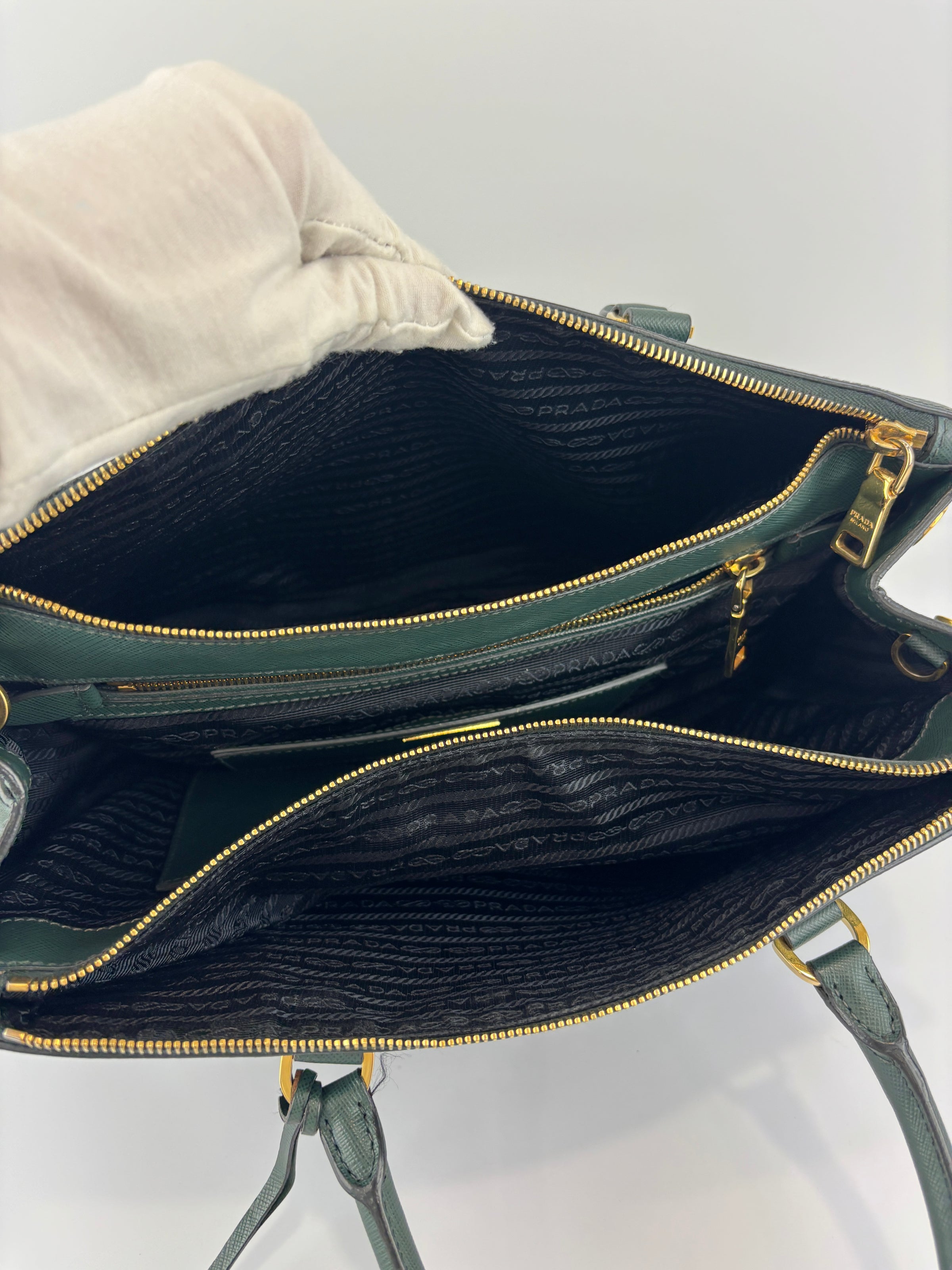 BN2274 Saffiano Medium Galleria Double Zip Tote Emerald Green GHW