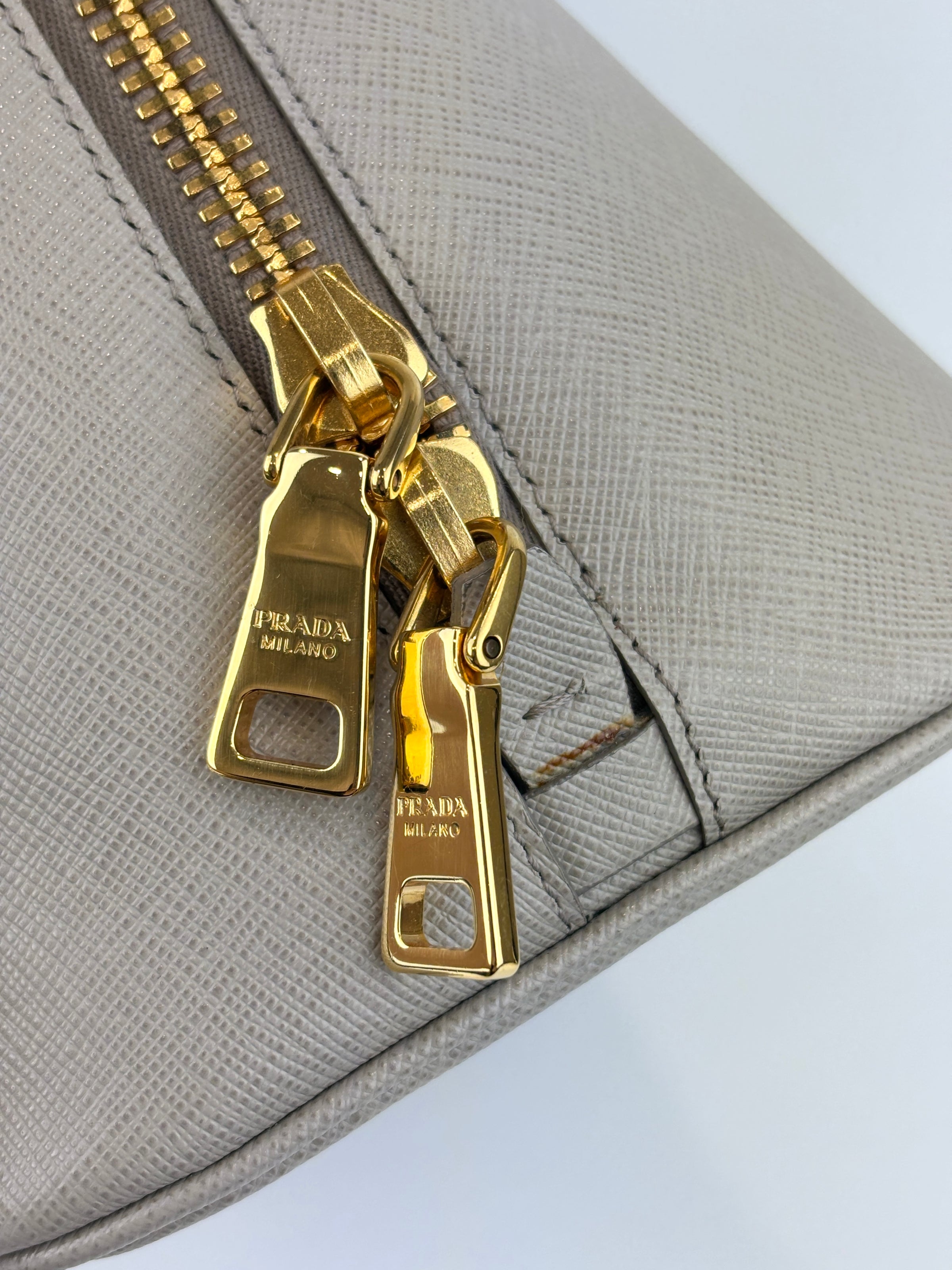 BL836C Saffiano Lux Medium Promenade Argilla/Pomice