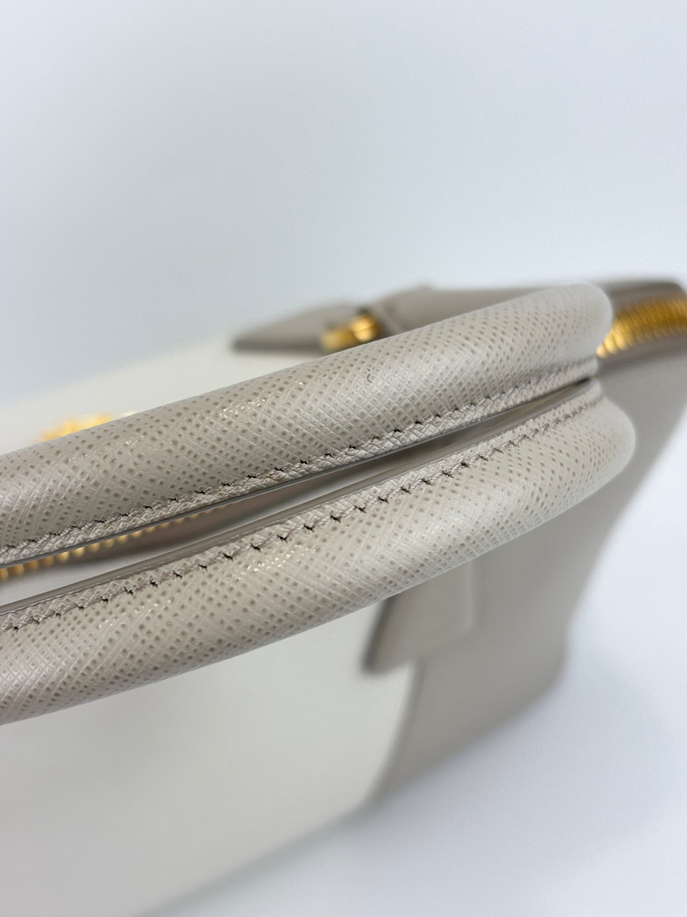 BL836C Saffiano Lux Medium Promenade Argilla/Pomice