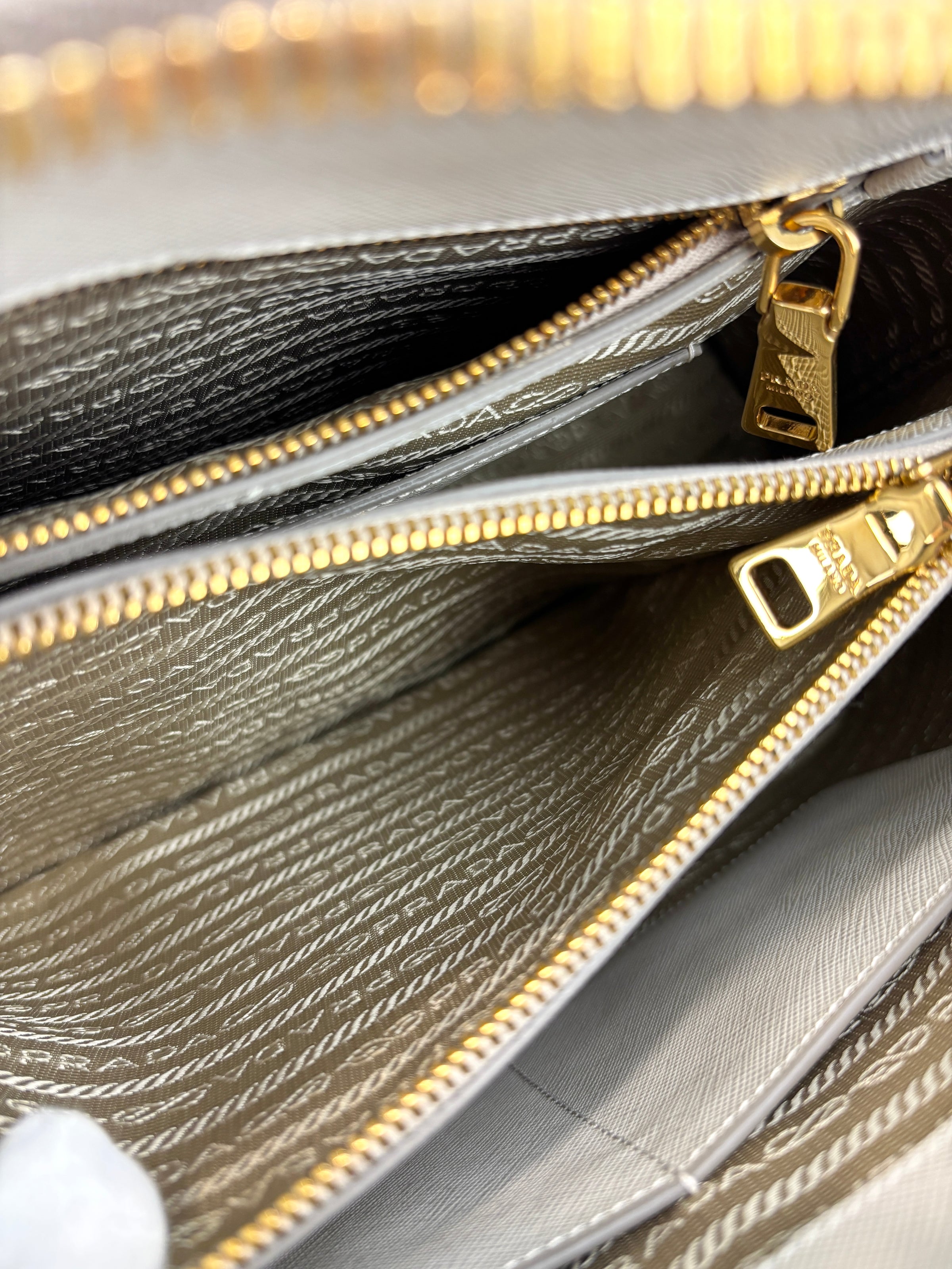 BL836C Saffiano Lux Medium Promenade Argilla/Pomice