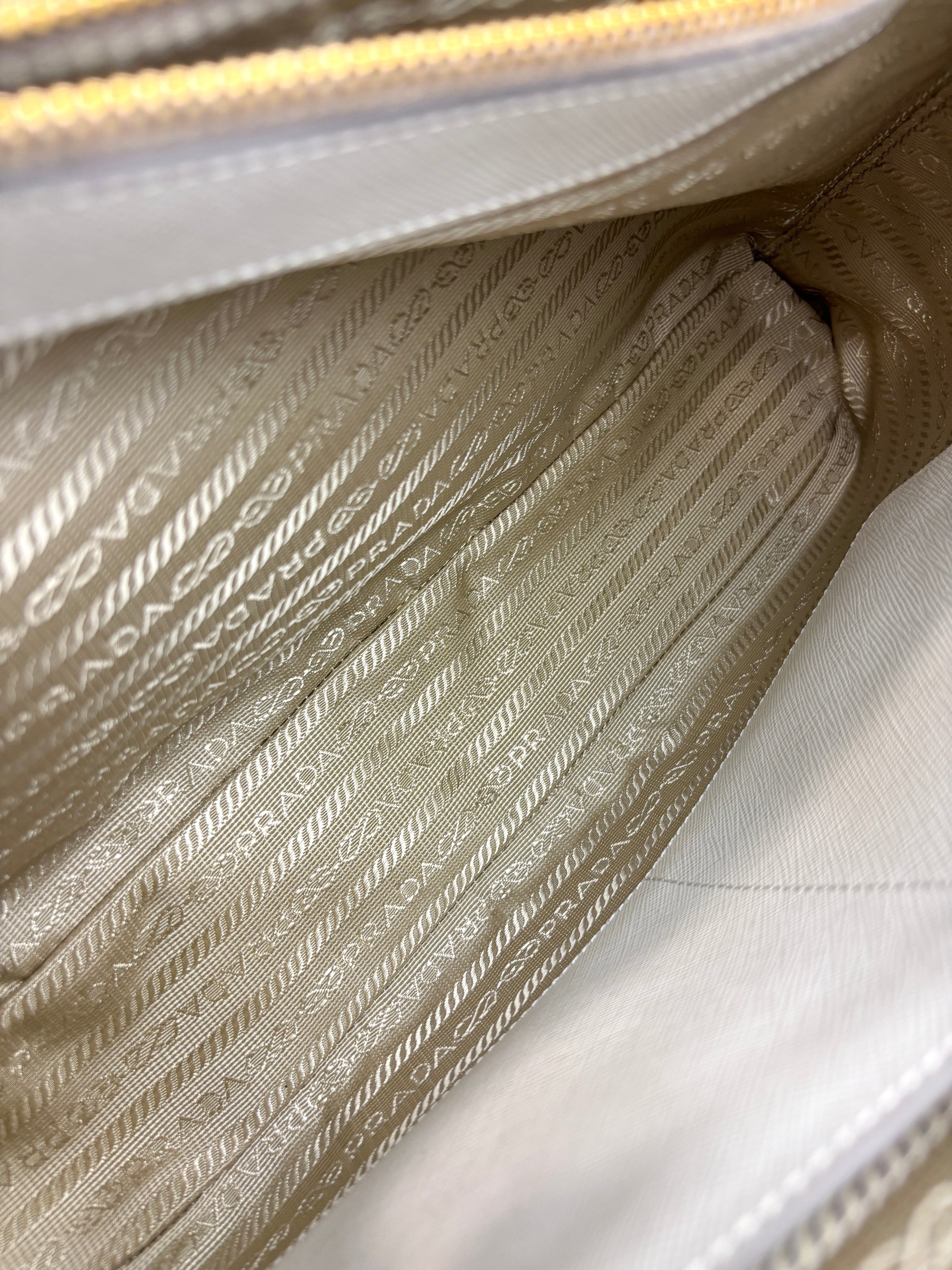 BL836C Saffiano Lux Medium Promenade Argilla/Pomice