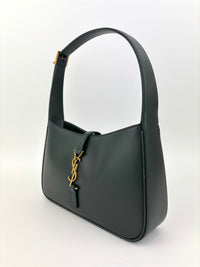 Le 5 À 7 Leather Shoulder Bag in Vert Fonce