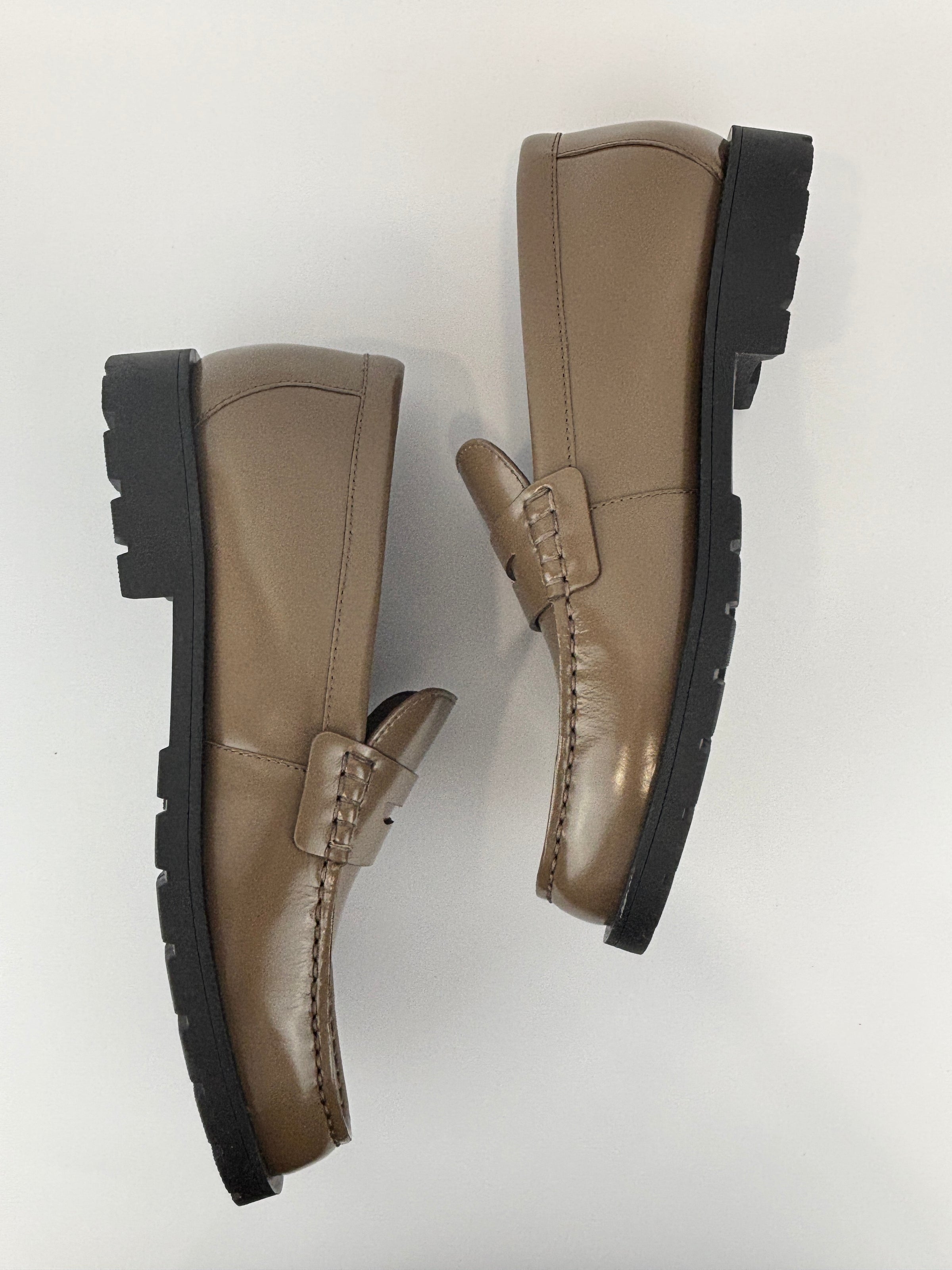 Reagan Penny Loafers Dark Stone US 7D / EU 40