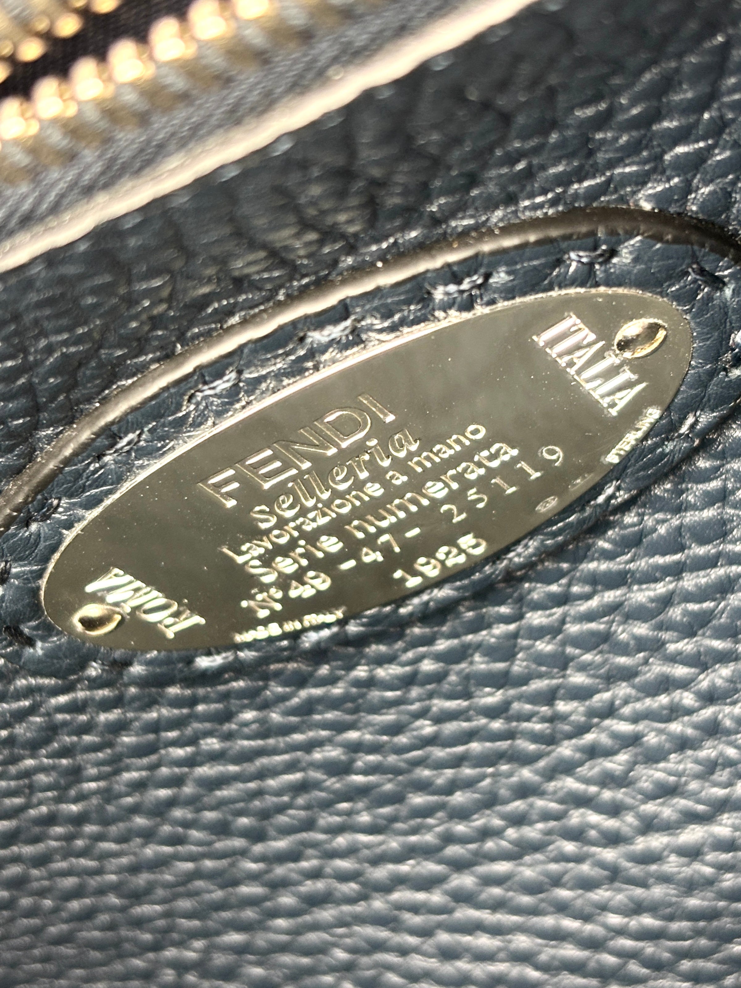 7VA406 Selleria Peekaboo 2way Business Bag in Grey