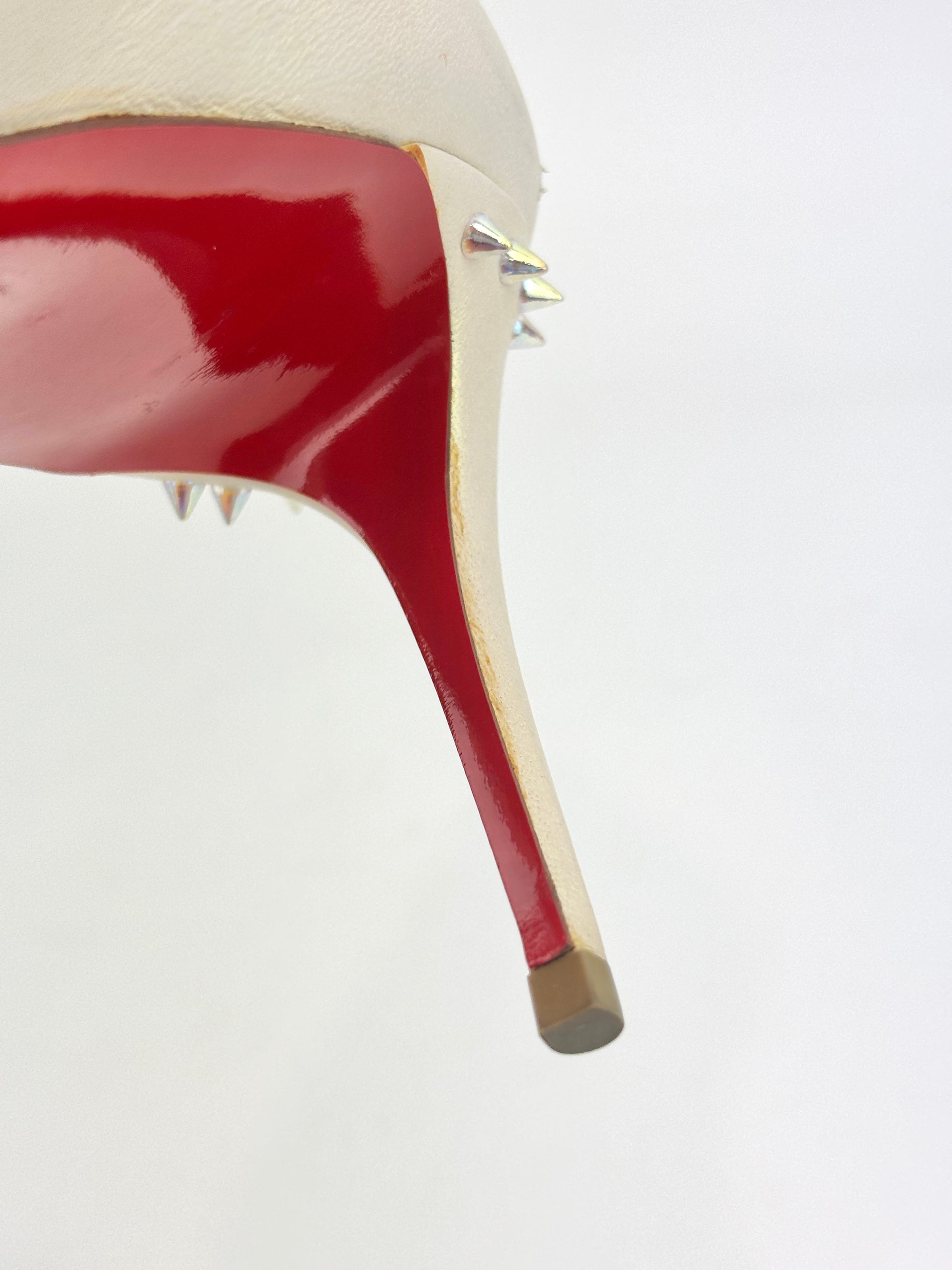 Anjalina 85 Pumps in Snow/ Clear Studs Size 39